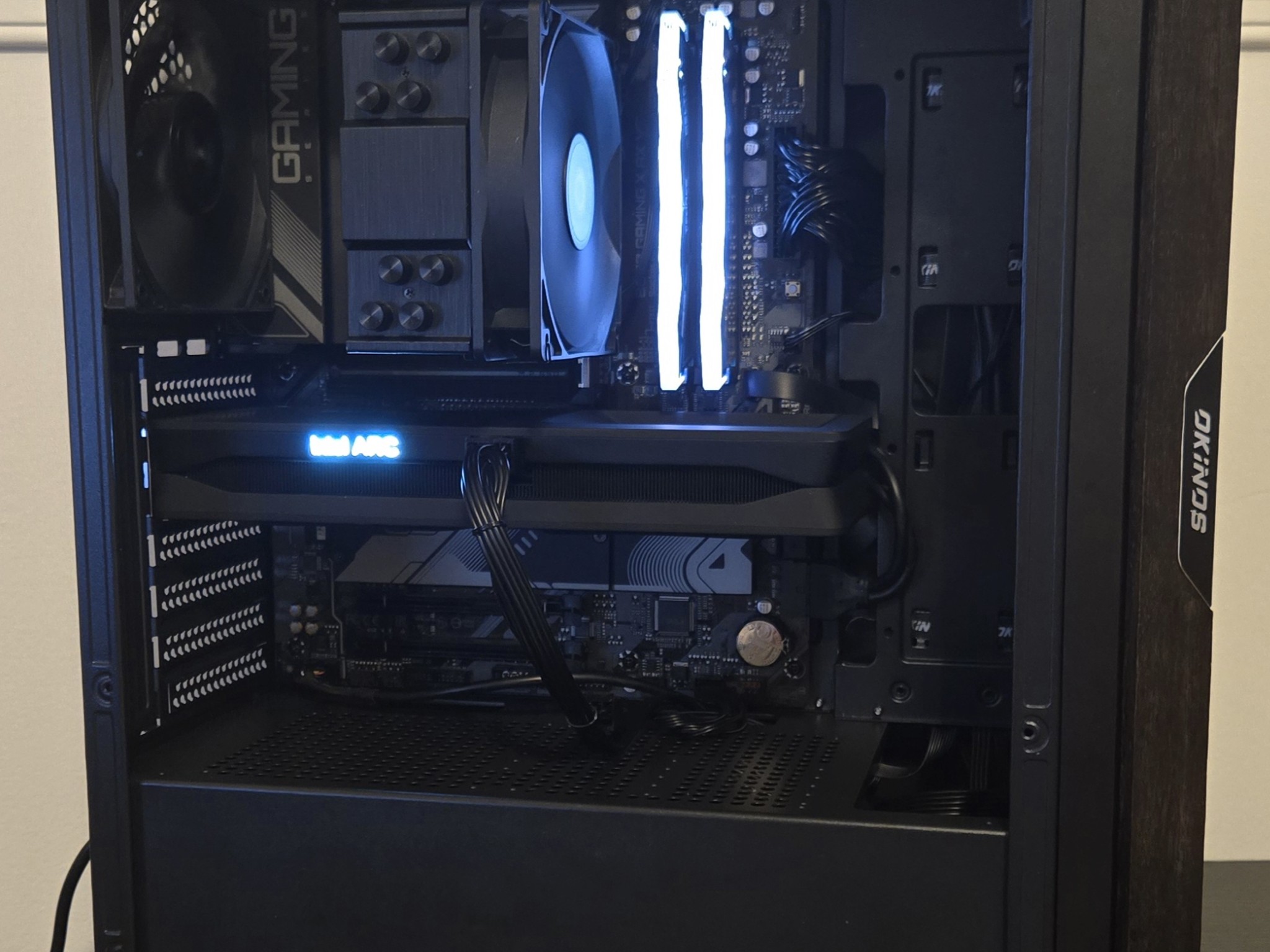 🌒 ShadowOak 🌒 – Stealth Gaming PC | Ryzen 5 7600 | Arc B580 12GB | 32GB DDR5 | WiFi | AM5