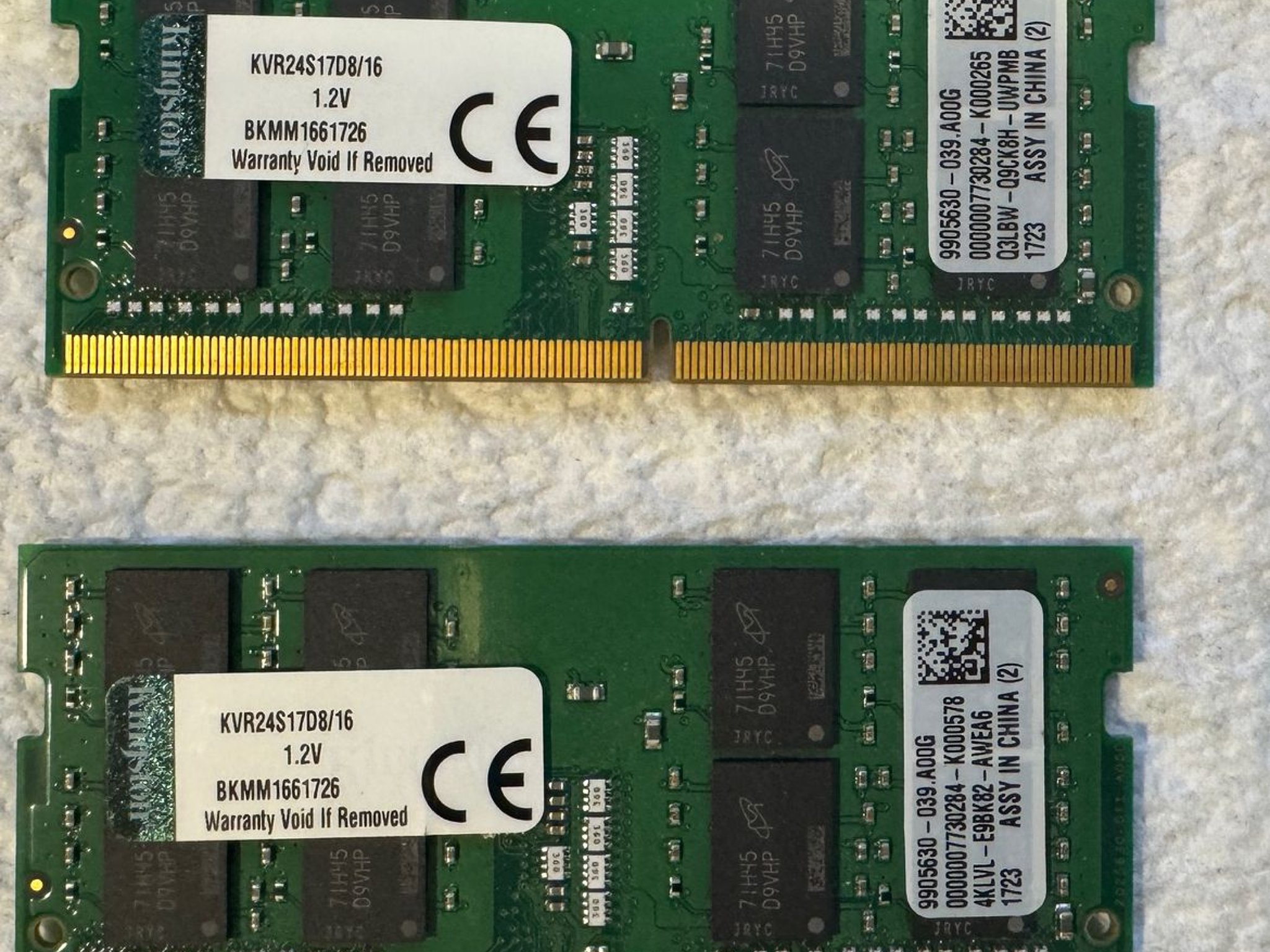 Two 16 GB RAM Sticks Kingston KVR24S17D8/16