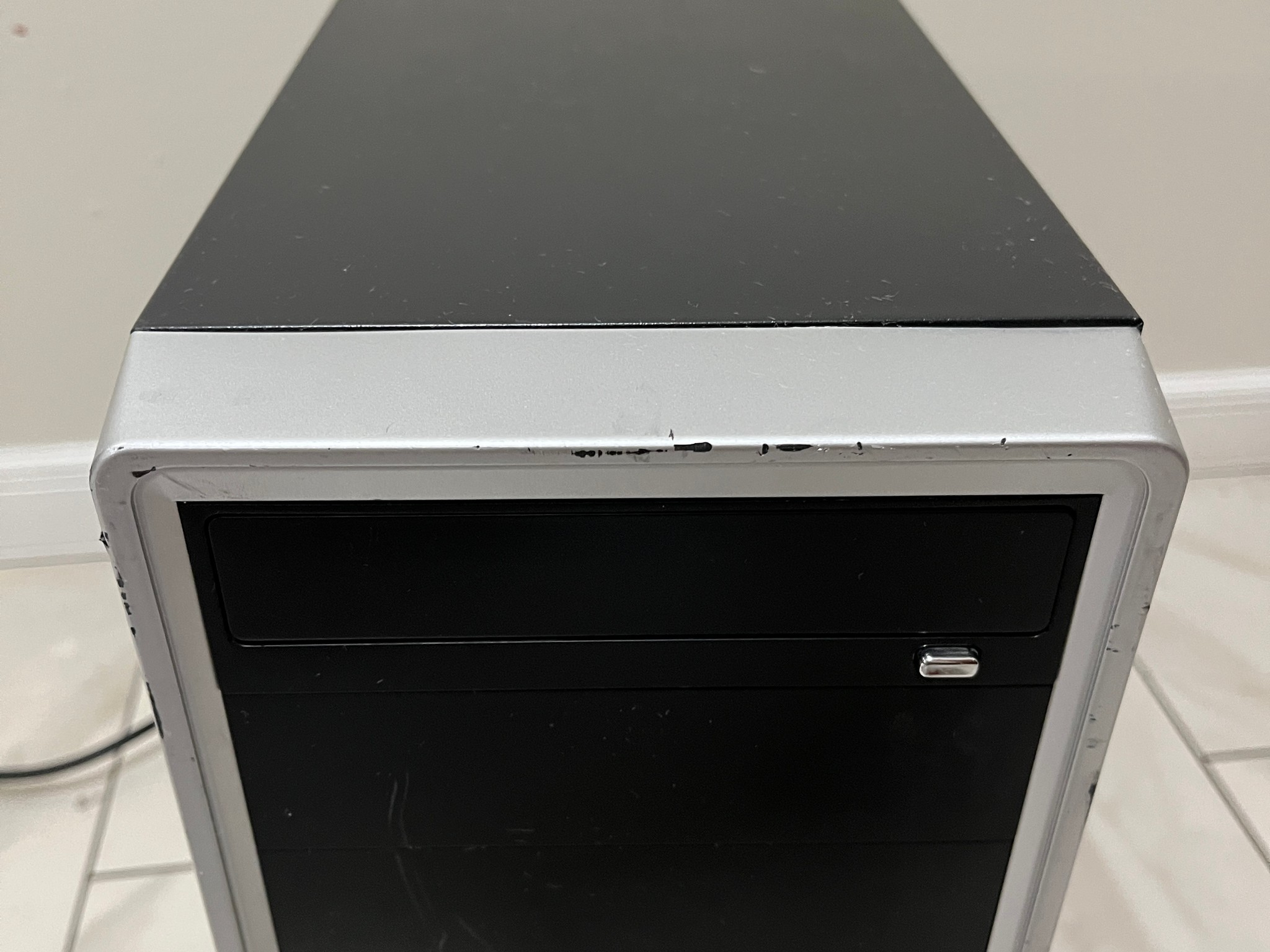 NVIDIA RTX 2060S,AMD Ryzen 5 3600,16GB RAM, 1.6TB Storage,Gaming PC w/ Wi-Fi & BT(Minor Case Damage)