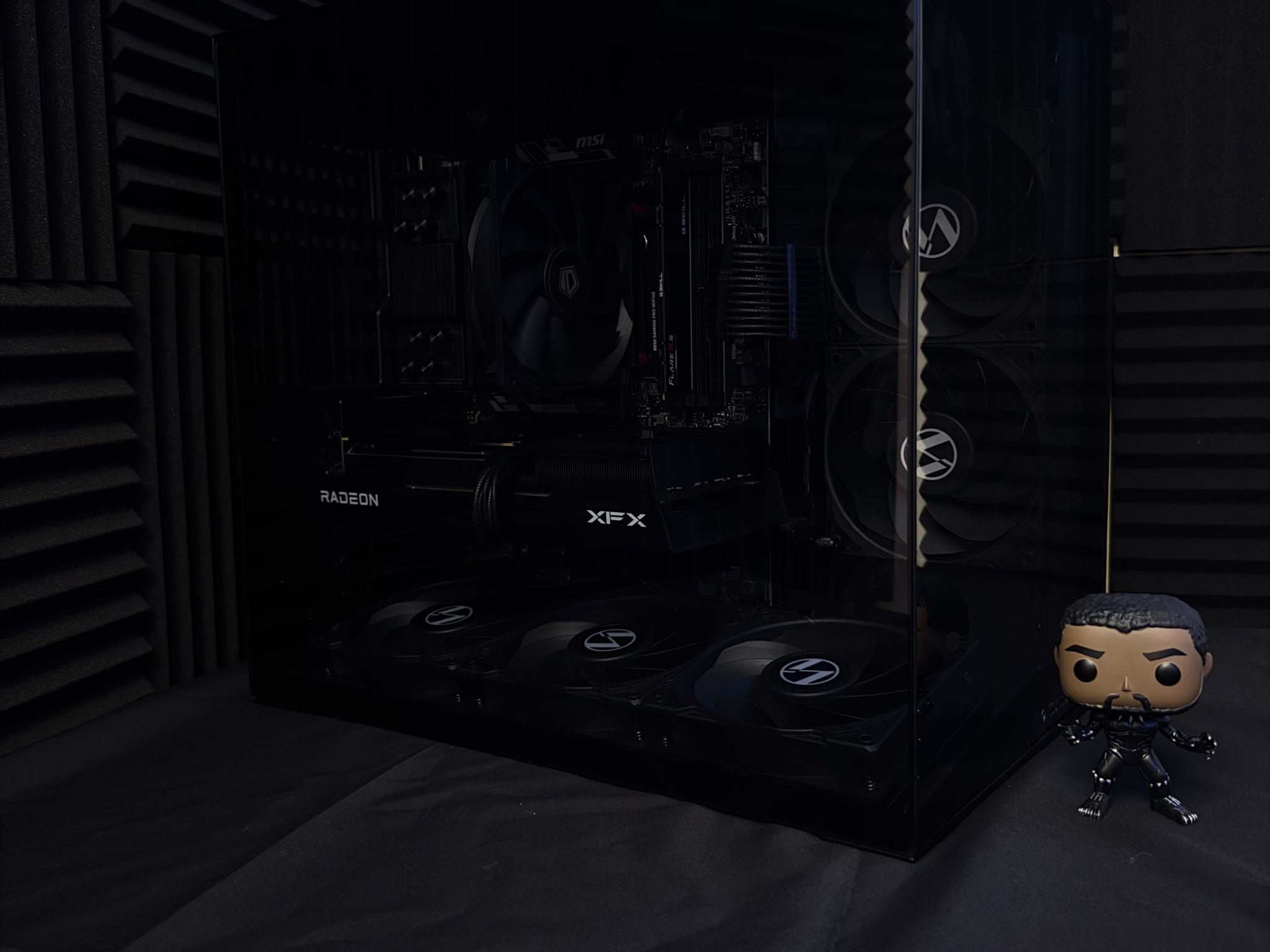 |The Black Panther Gaming PC|RX 9060 XT 16 GB|16 GB DDR5 6000|Ryzen 5 7600X3D|512 GB NVMe|ALL BLACK|