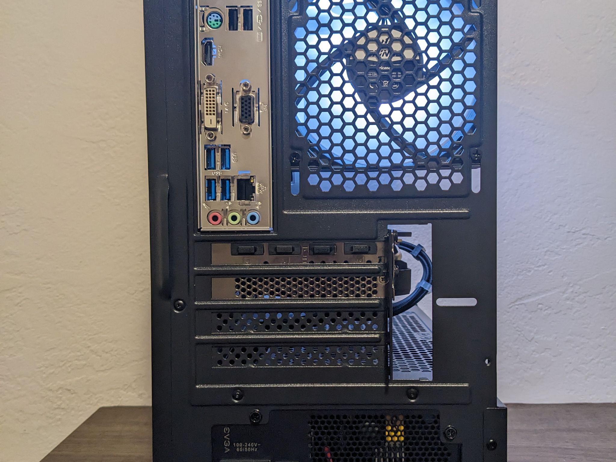 Rtx-4060 ryzen 5-5600x 32gbs ram