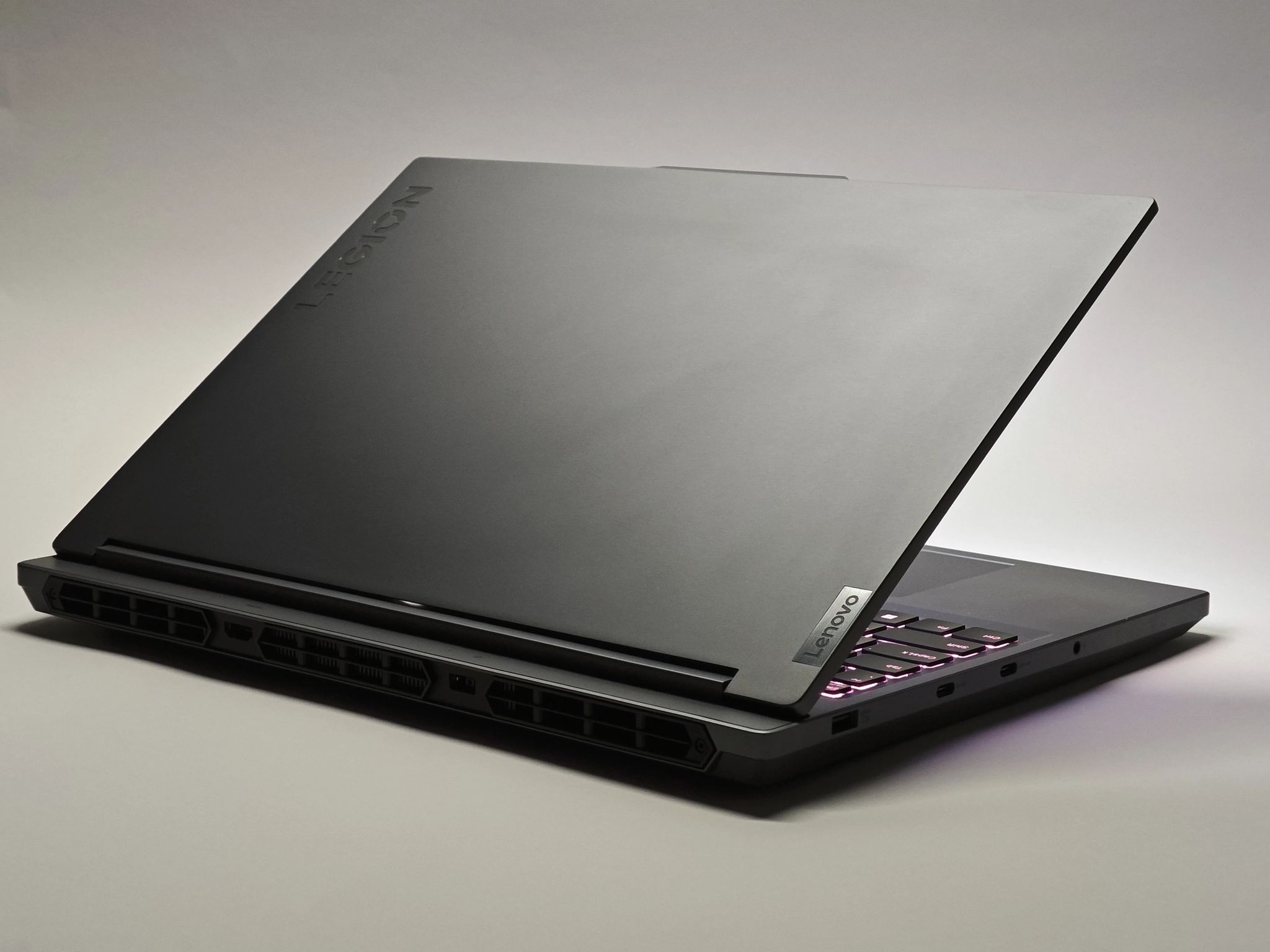 Legion 5i 16" 2024, i7 14650HX, RTX4050, 32GB RAM, 2.5TB SSD, 2560x1600 165Hz, Condition: Excellent