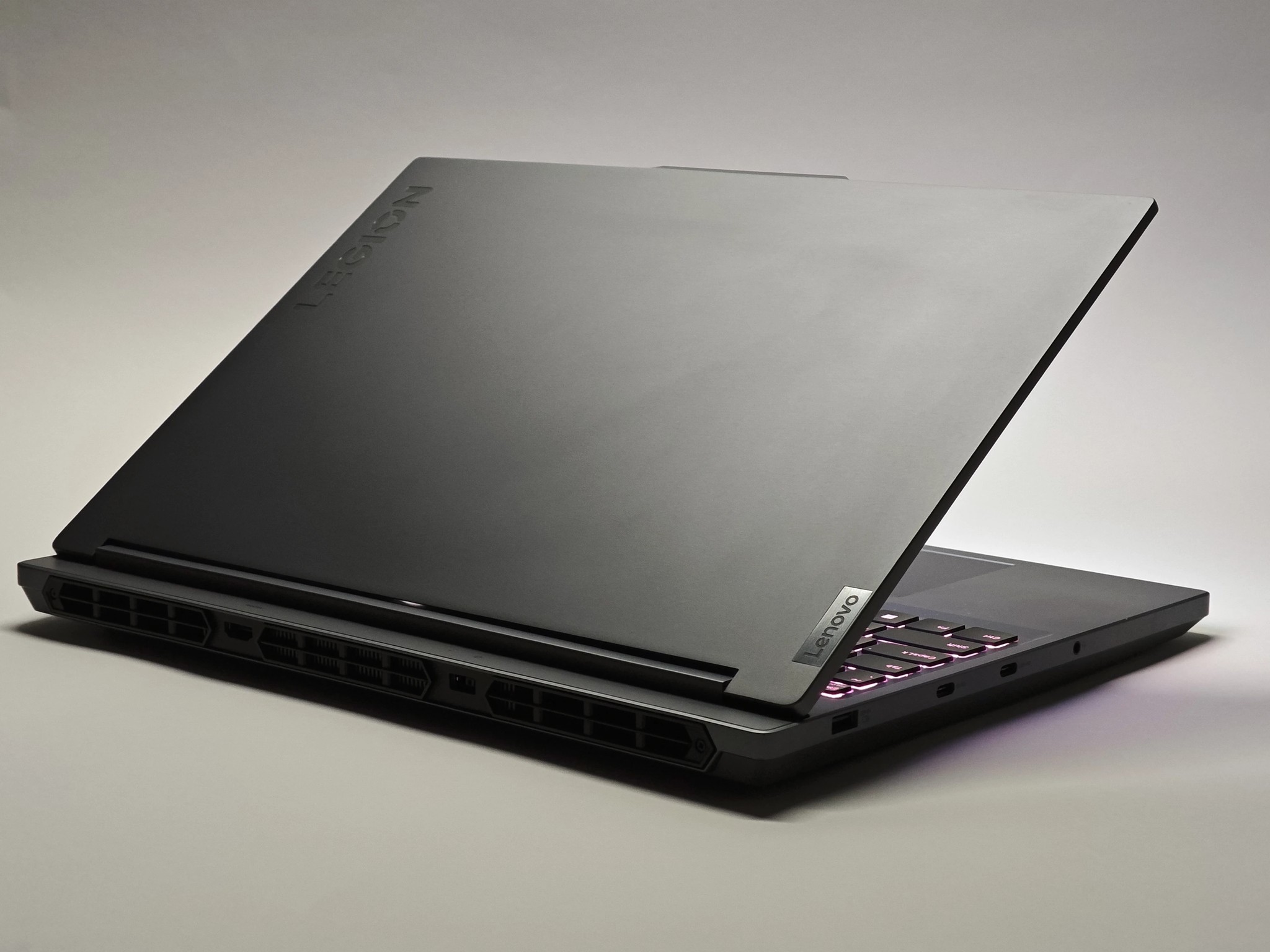 Legion 5i 16" 2024, i7 14650HX, RTX4050, 32GB RAM, 2.5TB SSD, 2560x1600 165Hz, Condition: Excellent
