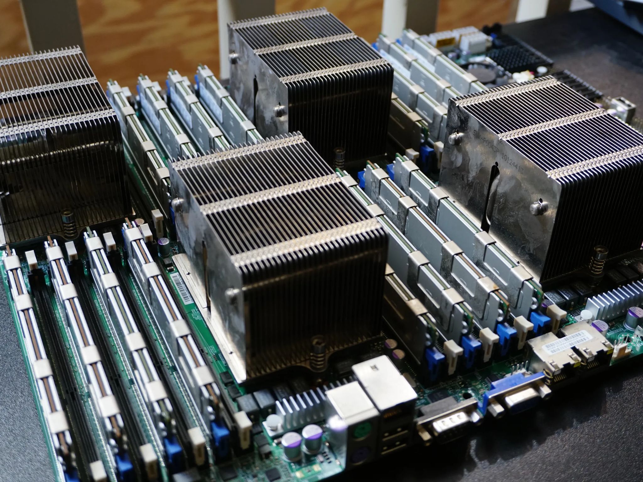 Supermicro H8QG6-F | x4 Opteron | 64GB RAM