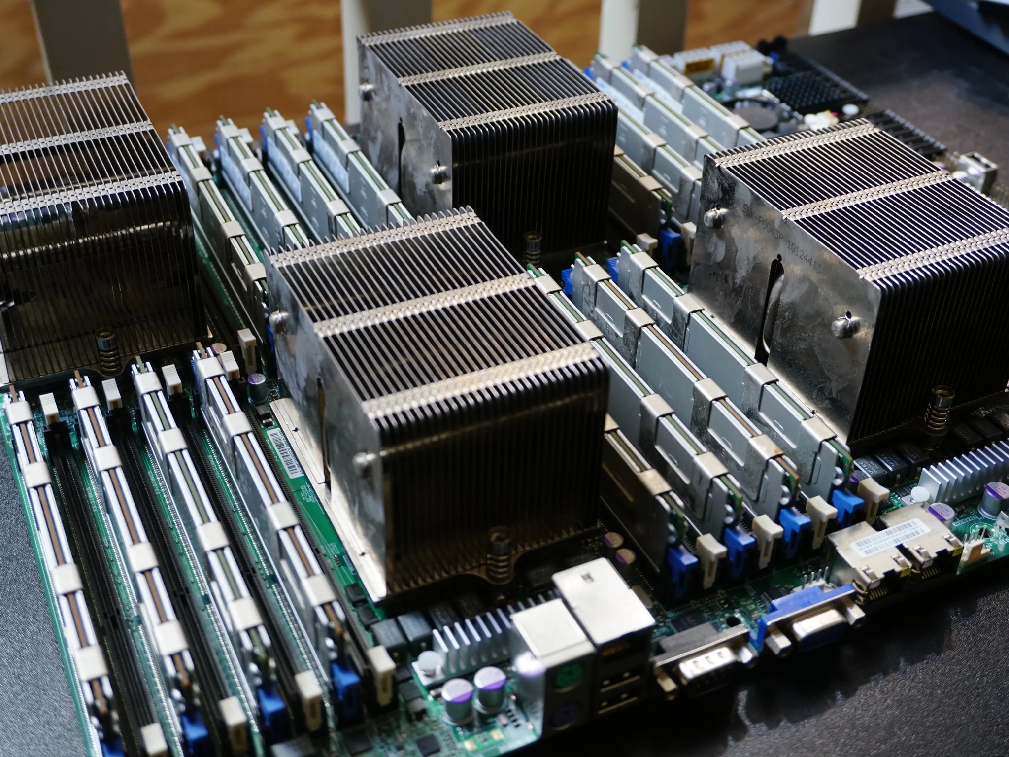 Supermicro H8QG6-F | x4 Opteron | 64GB RAM