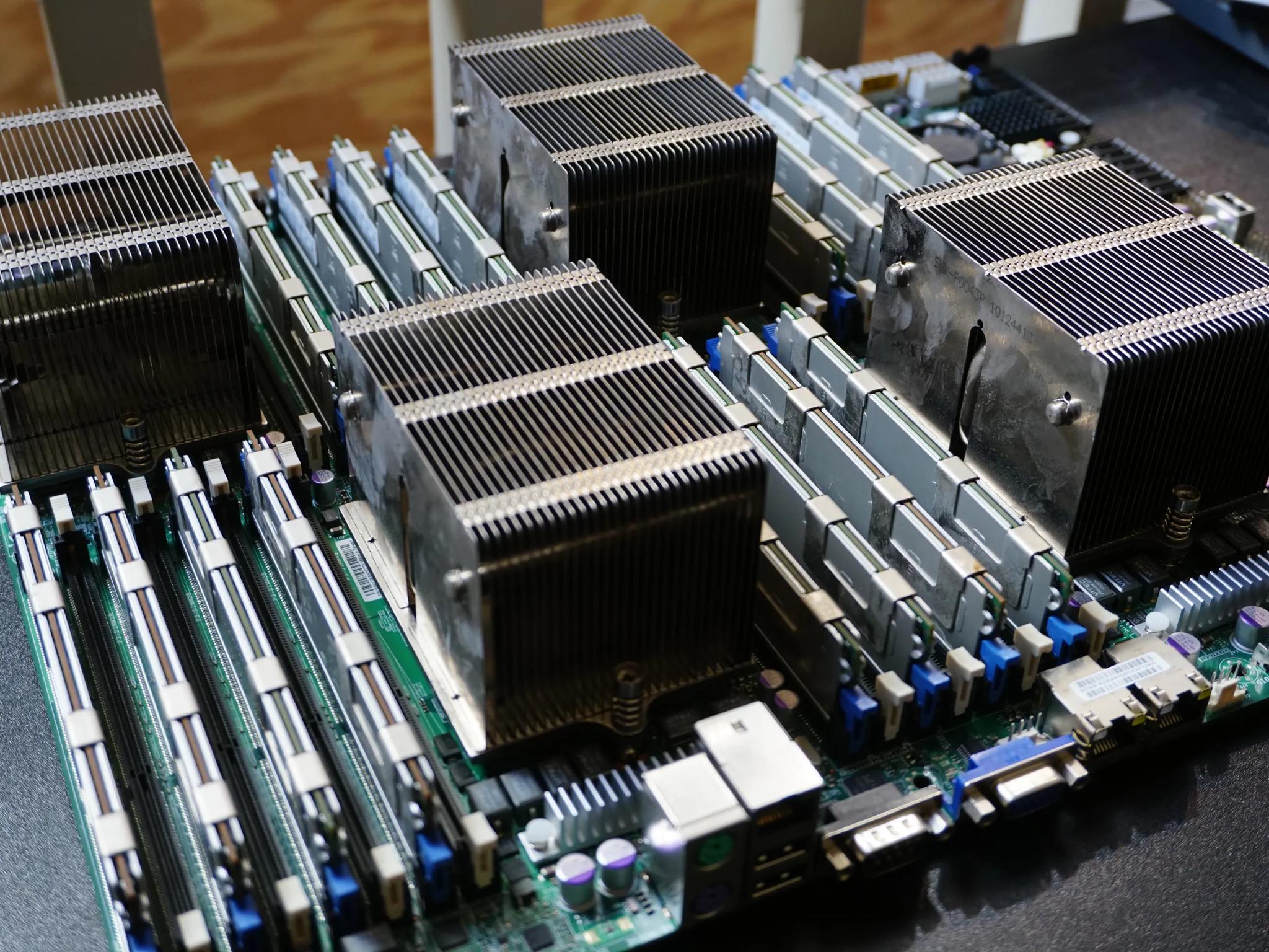 Supermicro H8QG6-F | x4 Opteron | 64GB RAM