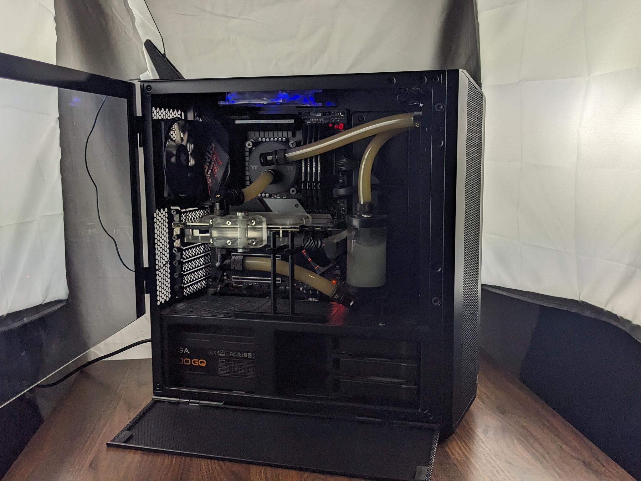 RTX 3090, Custom Watercooled, 11700K, 32GB DDR4 3200, 2TB 3x4 NVMe