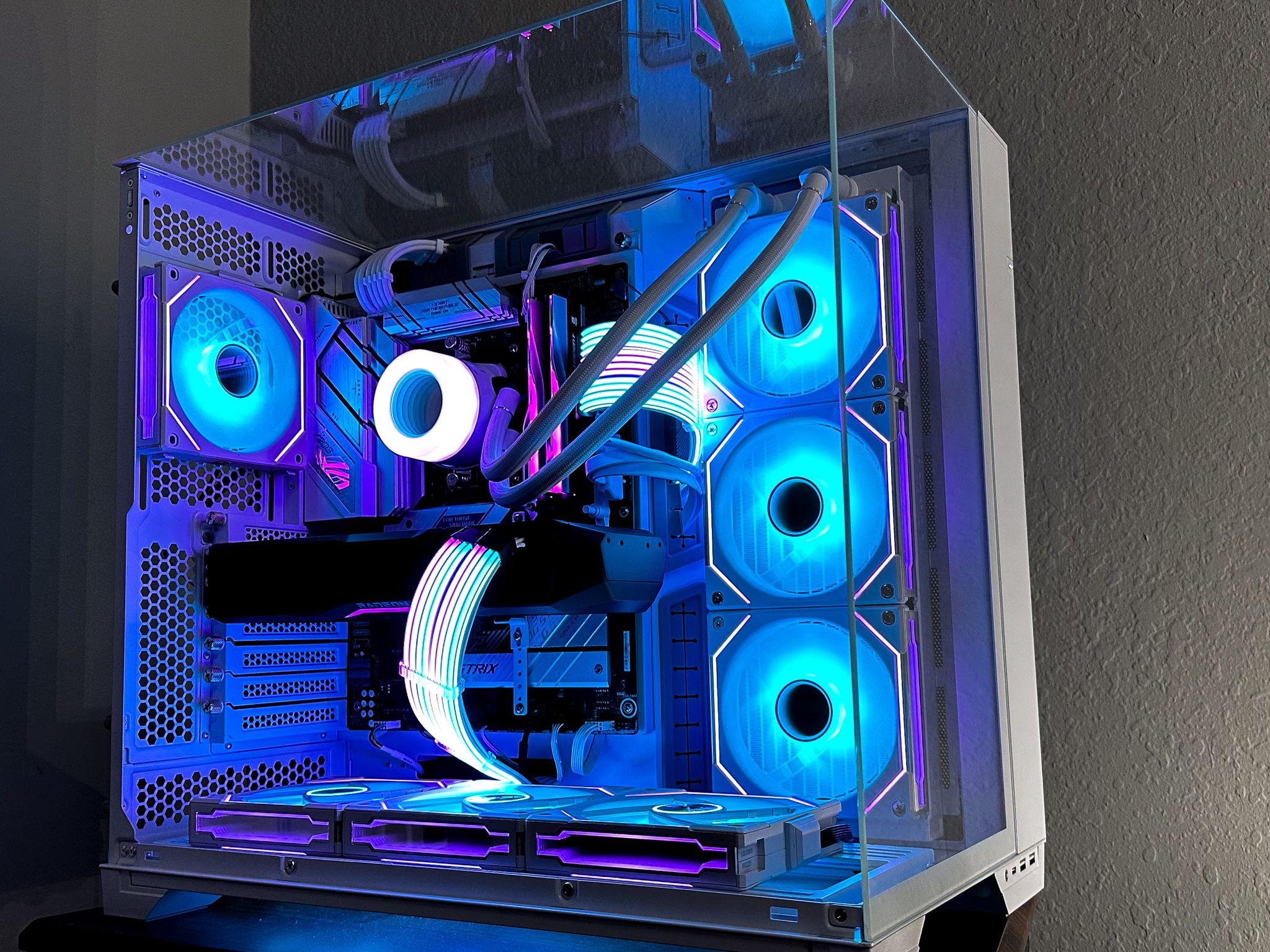 Ryzen 7 7700X|Radeon 7900 XTX 24 Gb in O11 Vision