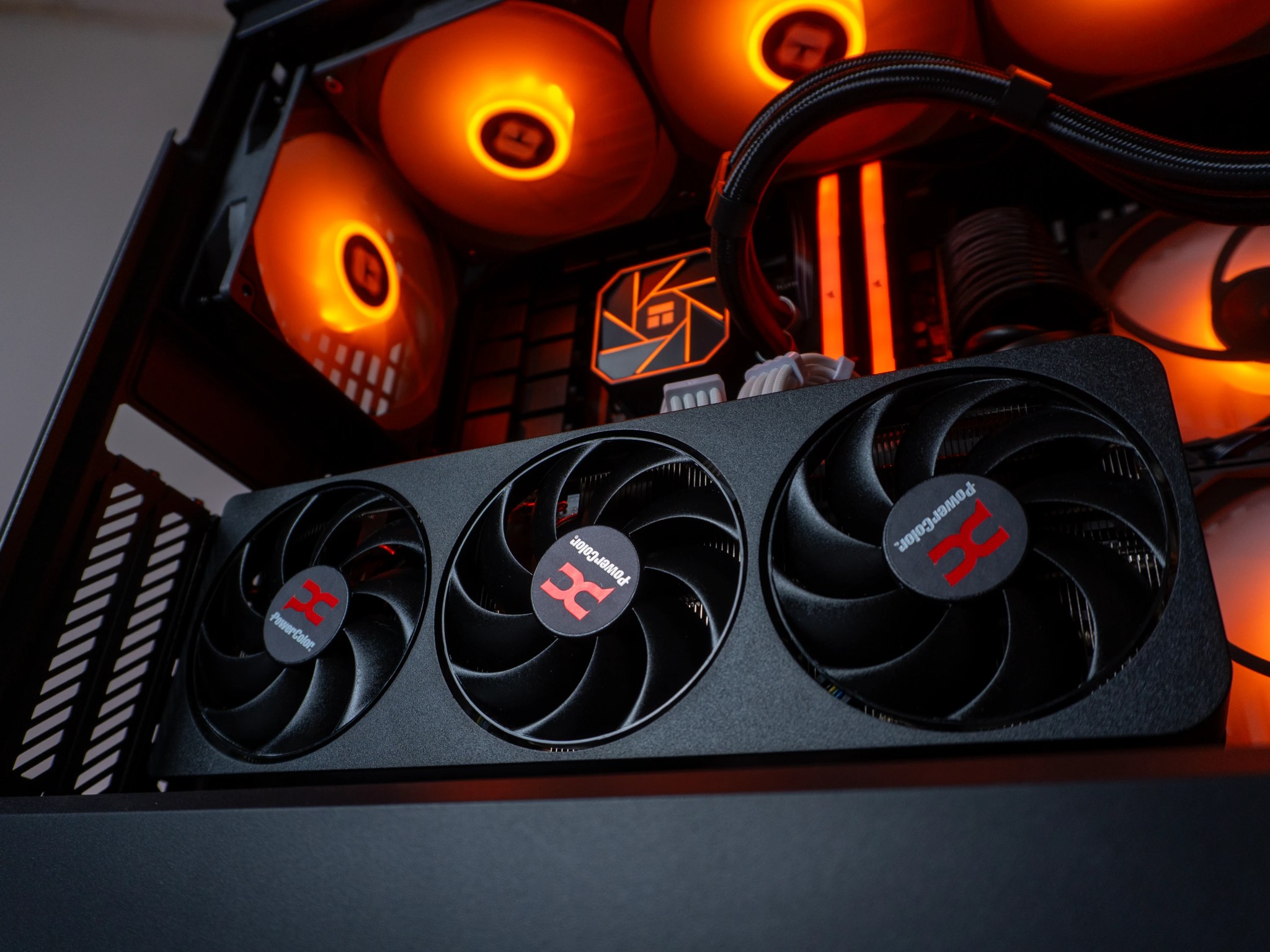 🔥RX 9070XT + Ryzen 7 7800X3D | 32GB DDR5 | 2 TB SSD | Wifi 6 & Bluetooth🔥