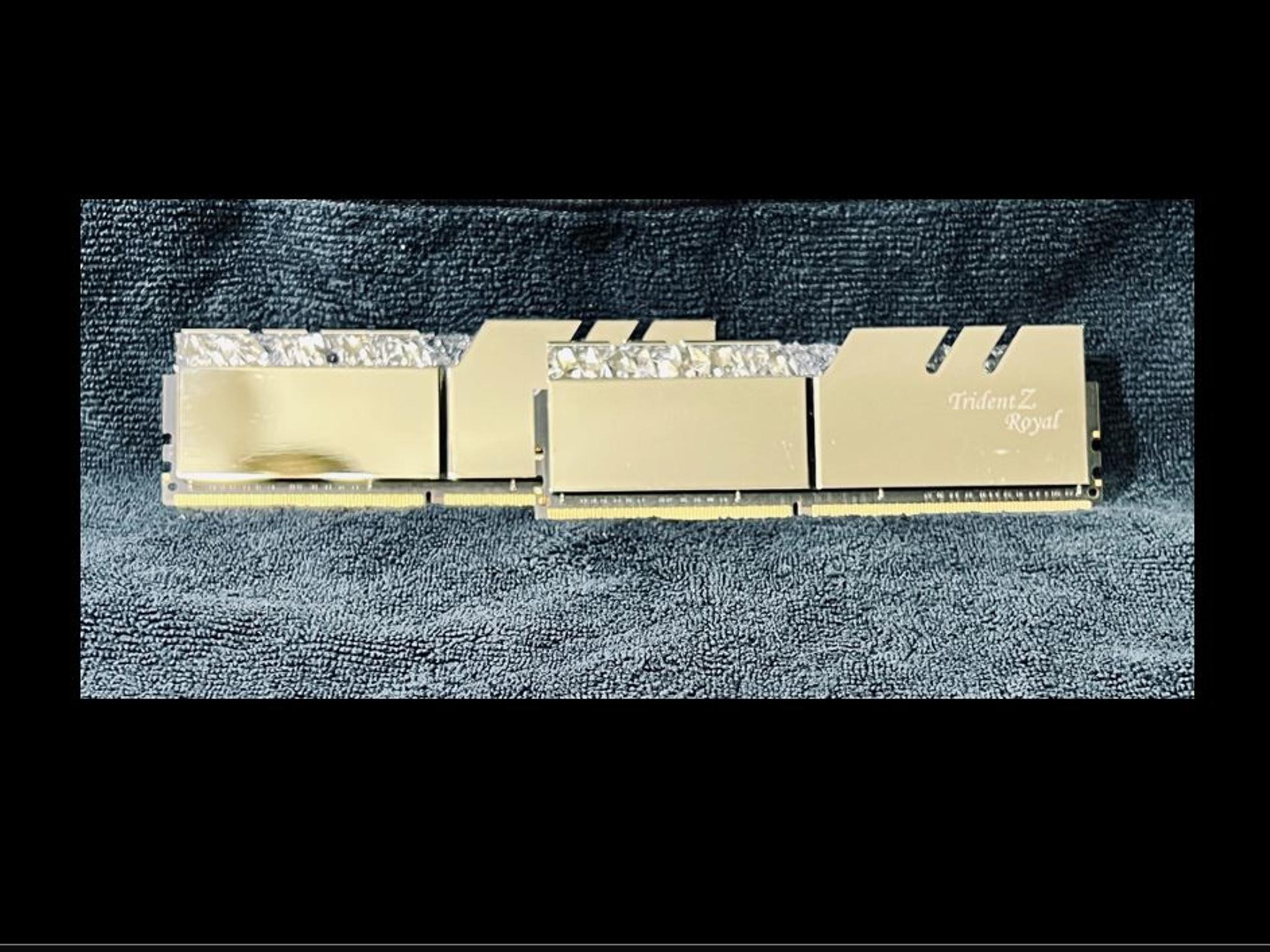 Trident Z Royal 32GB (2x16GB) DDR4-3200 CL16