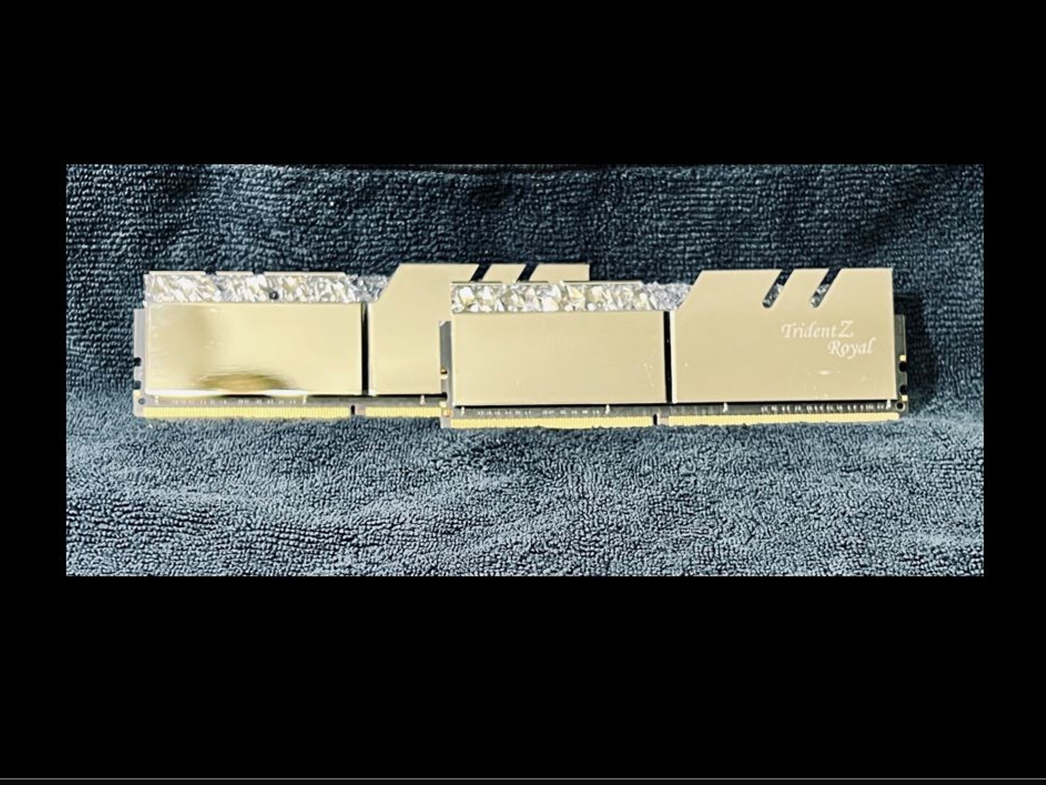 Trident Z Royal 32GB (2x16GB) DDR4-3200 CL16
