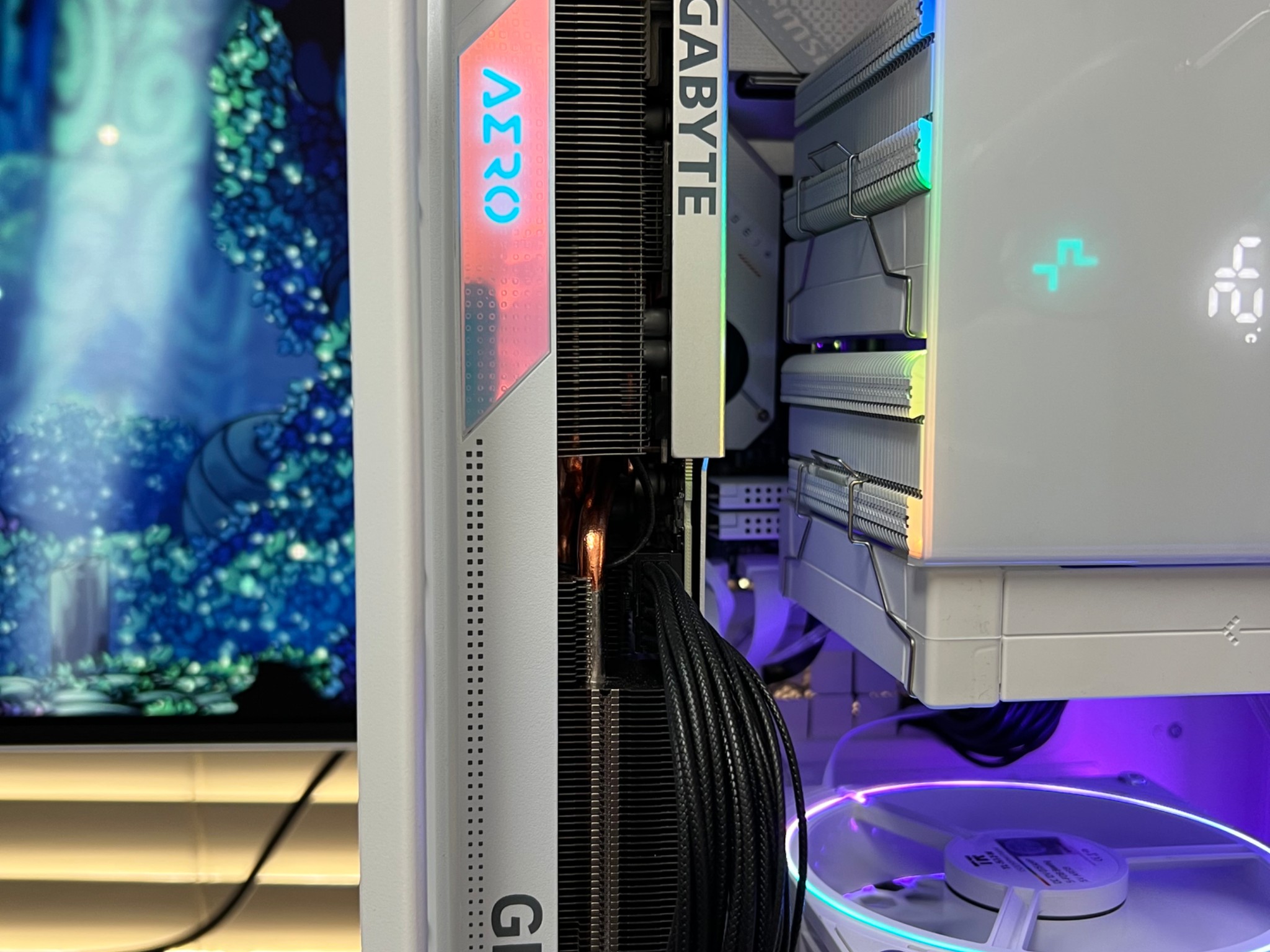 White Gigabyte Aero OC RTX 4070 Ti