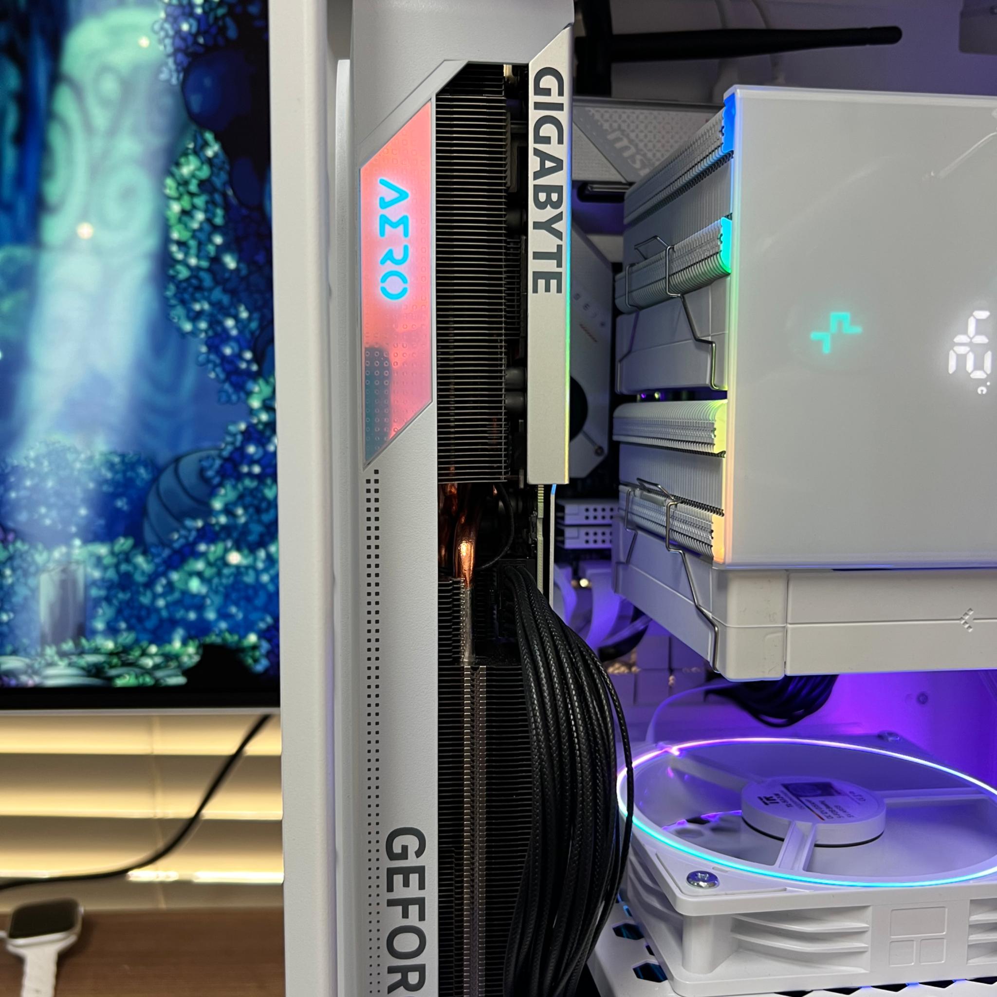 White Gigabyte Aero OC RTX 4070 Ti