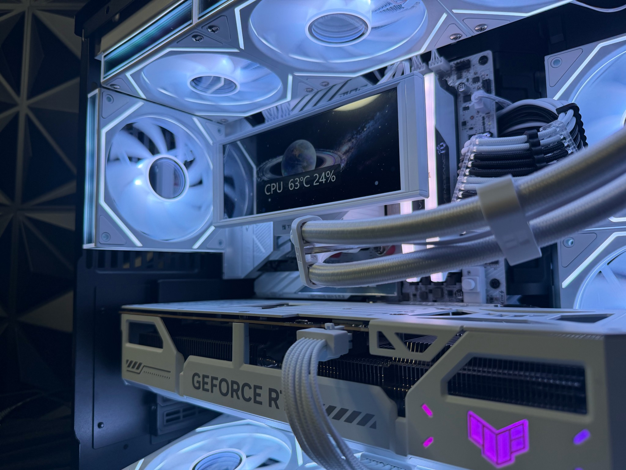 🥛⚫ THE MILK DIRTY ⚫🥛Ryzen 7 9800X3D| RTX 5070Ti| 64 GB DDR5| 4.75 TB NVMe| 1000W PSU