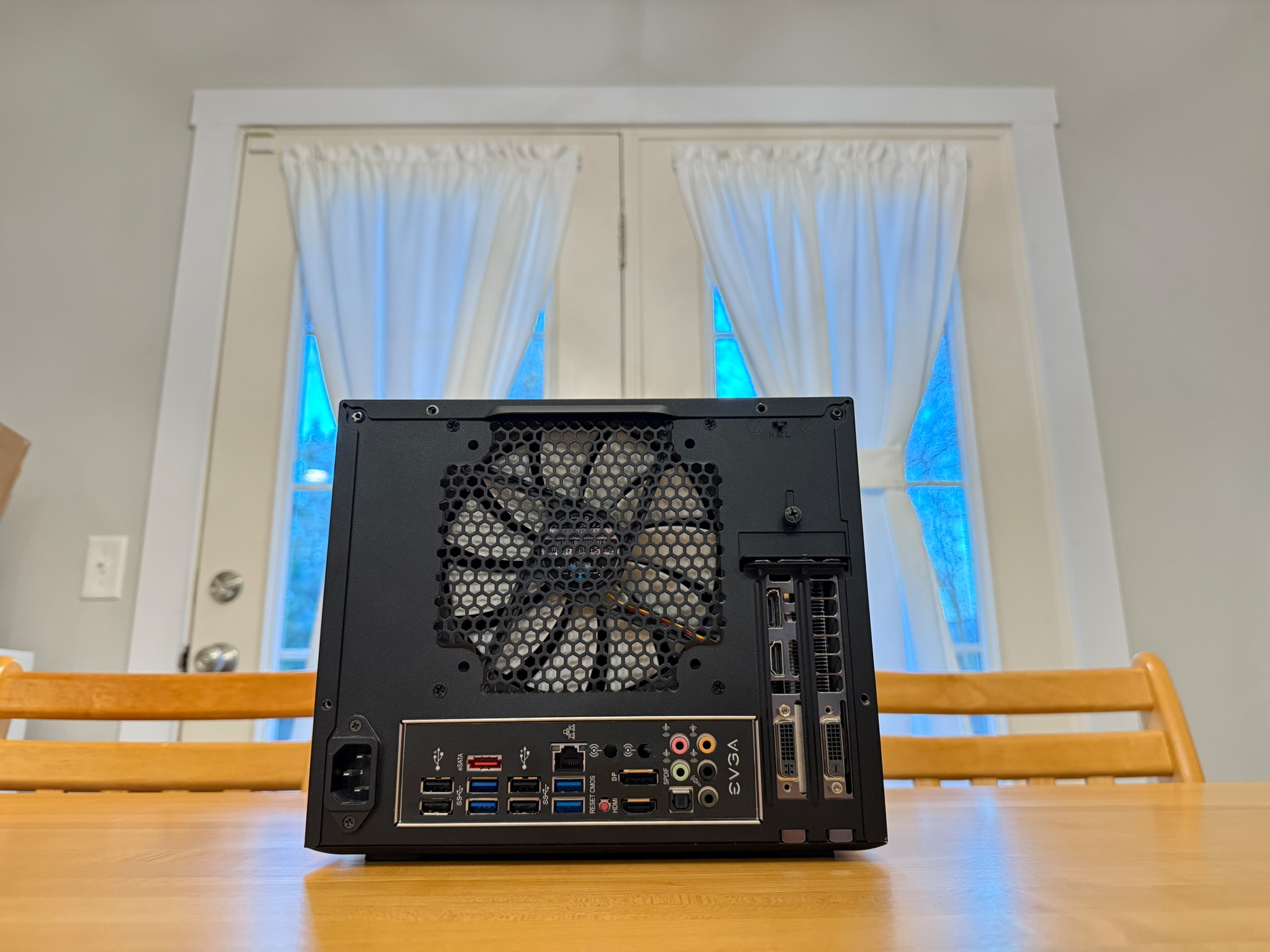 🦍| GTX 760, 4790k, 16gb DDR3, 512gb SSD, WiFi Equipped ITX Gaming PC!