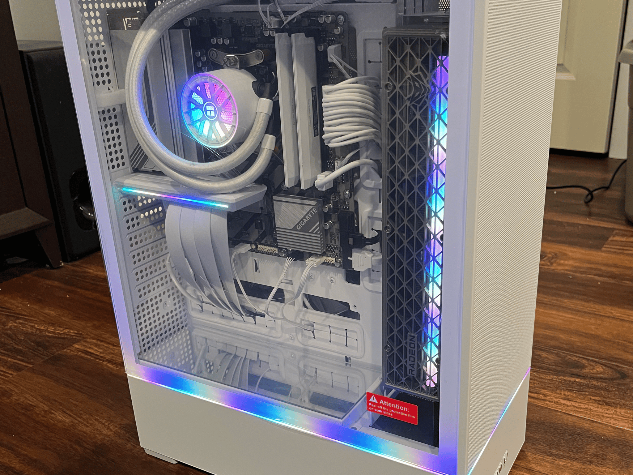 TRIXXED OUT - Sapphire Nitro+ RX 9070 XT - Lian Li SUP01 - Ryzen 7700X 32GB DDR5 - 360 AIO