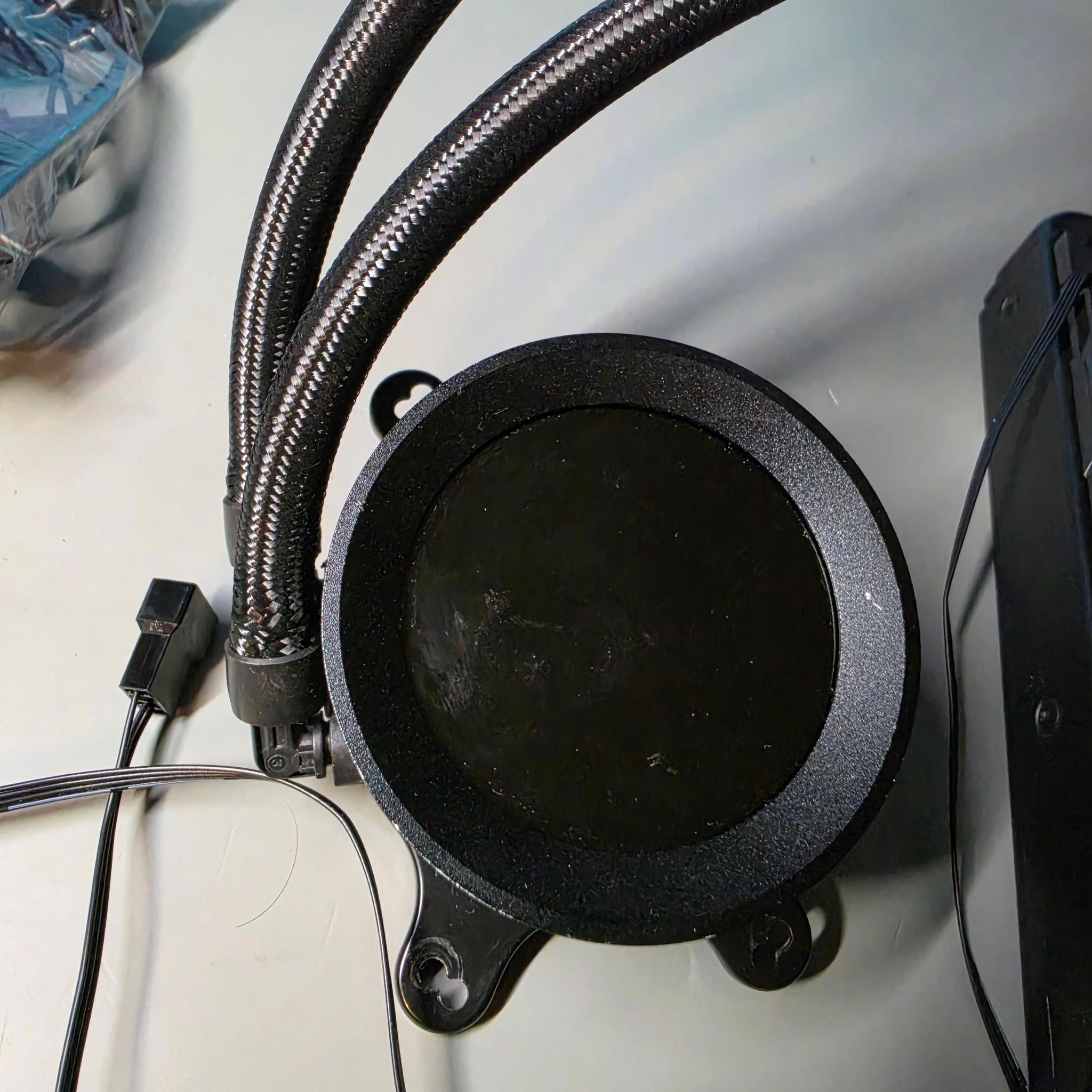 NZXT Kraken Z53 w/ 2x Arctic P12 Black Fans