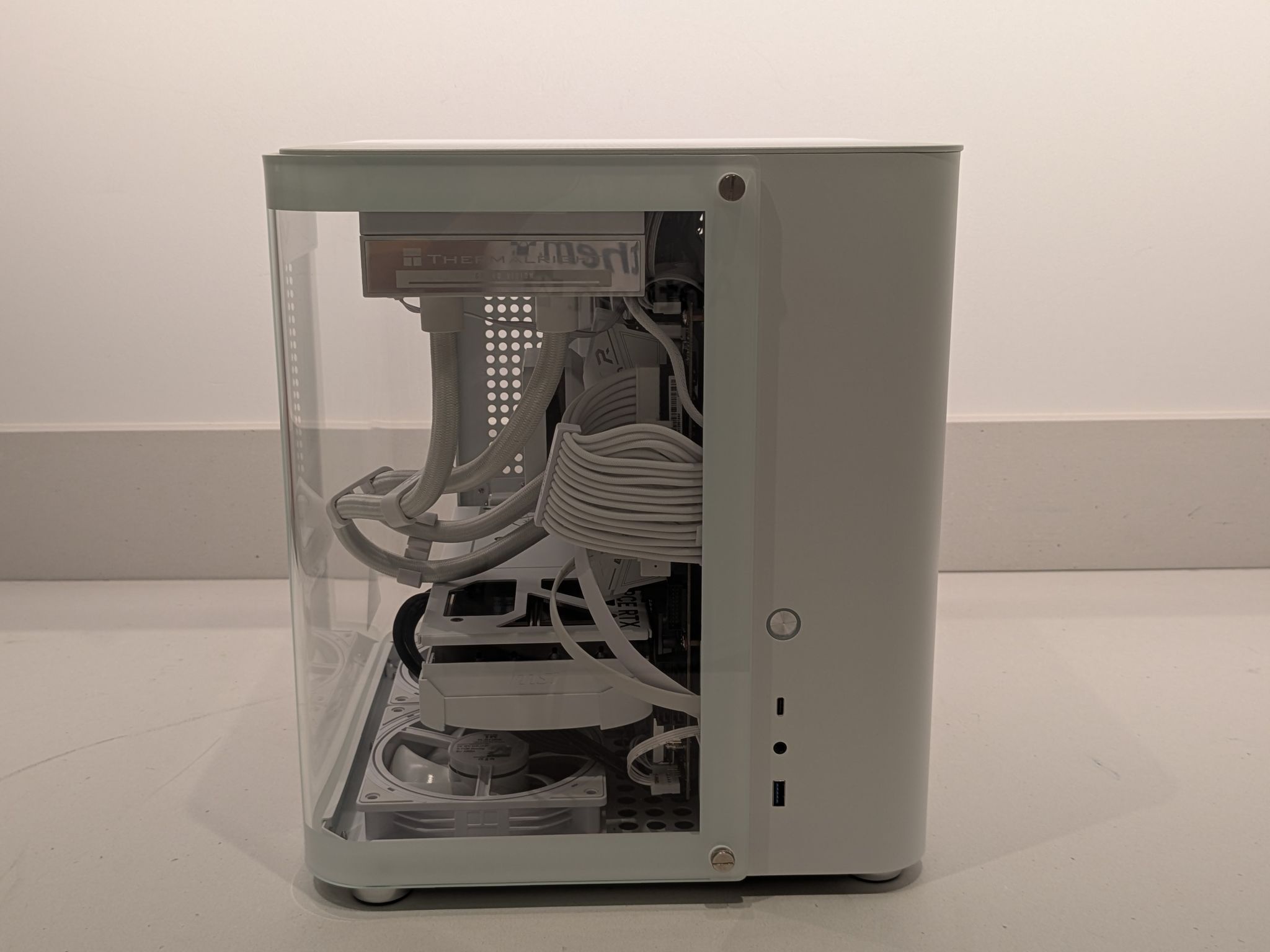 Bomb Devil Ice - RTX 5070, Intel Core Ultra 7 265K, 32 GB DDR5, 2 TB Gen 5 NVME, RGB, Liquid Cooled