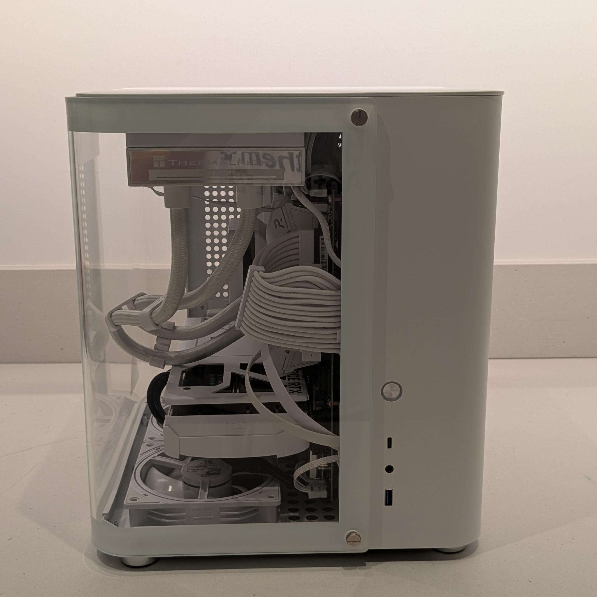 Bomb Devil Ice - RTX 5070, Intel Core Ultra 7 265K, 32 GB DDR5, 2 TB Gen 5 NVME, RGB, Liquid Cooled