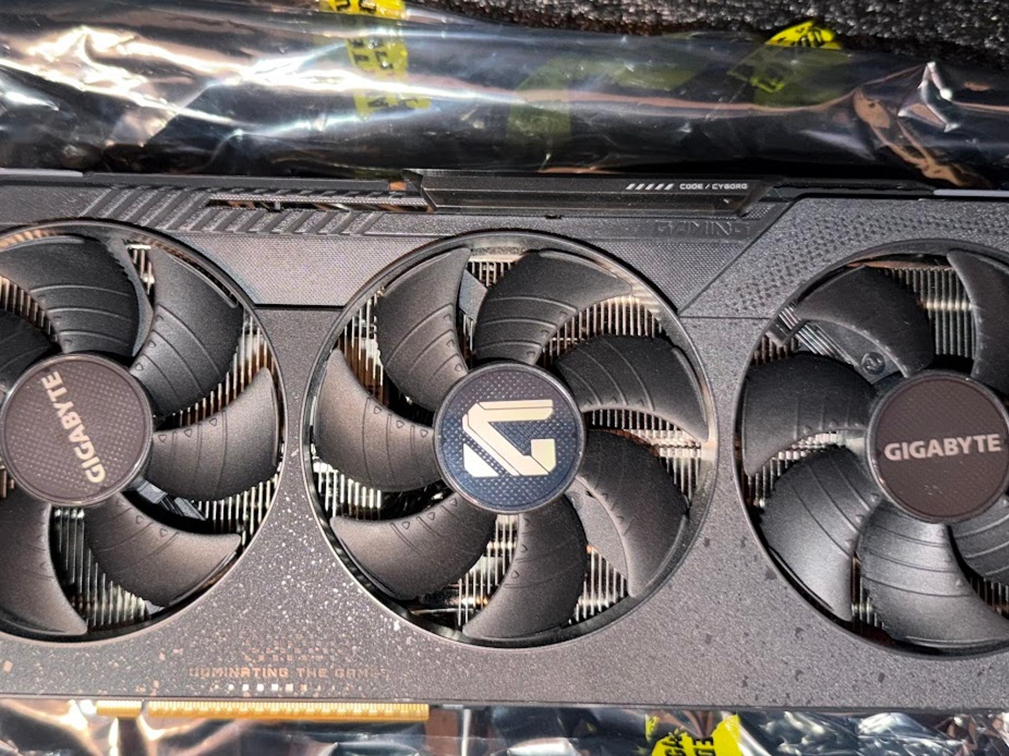 GIGABYTE RX 9070 XT GAMING OC 16G