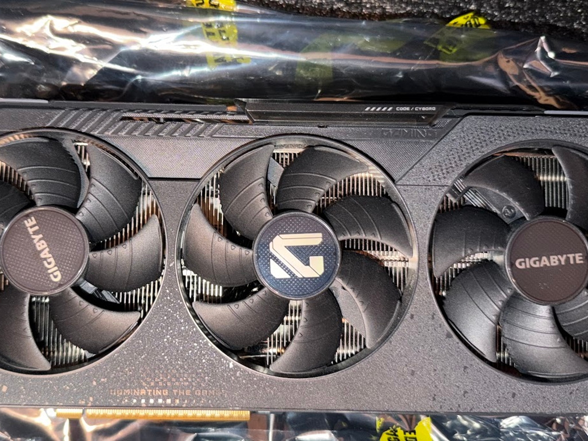 GIGABYTE RX 9070 XT GAMING OC 16G