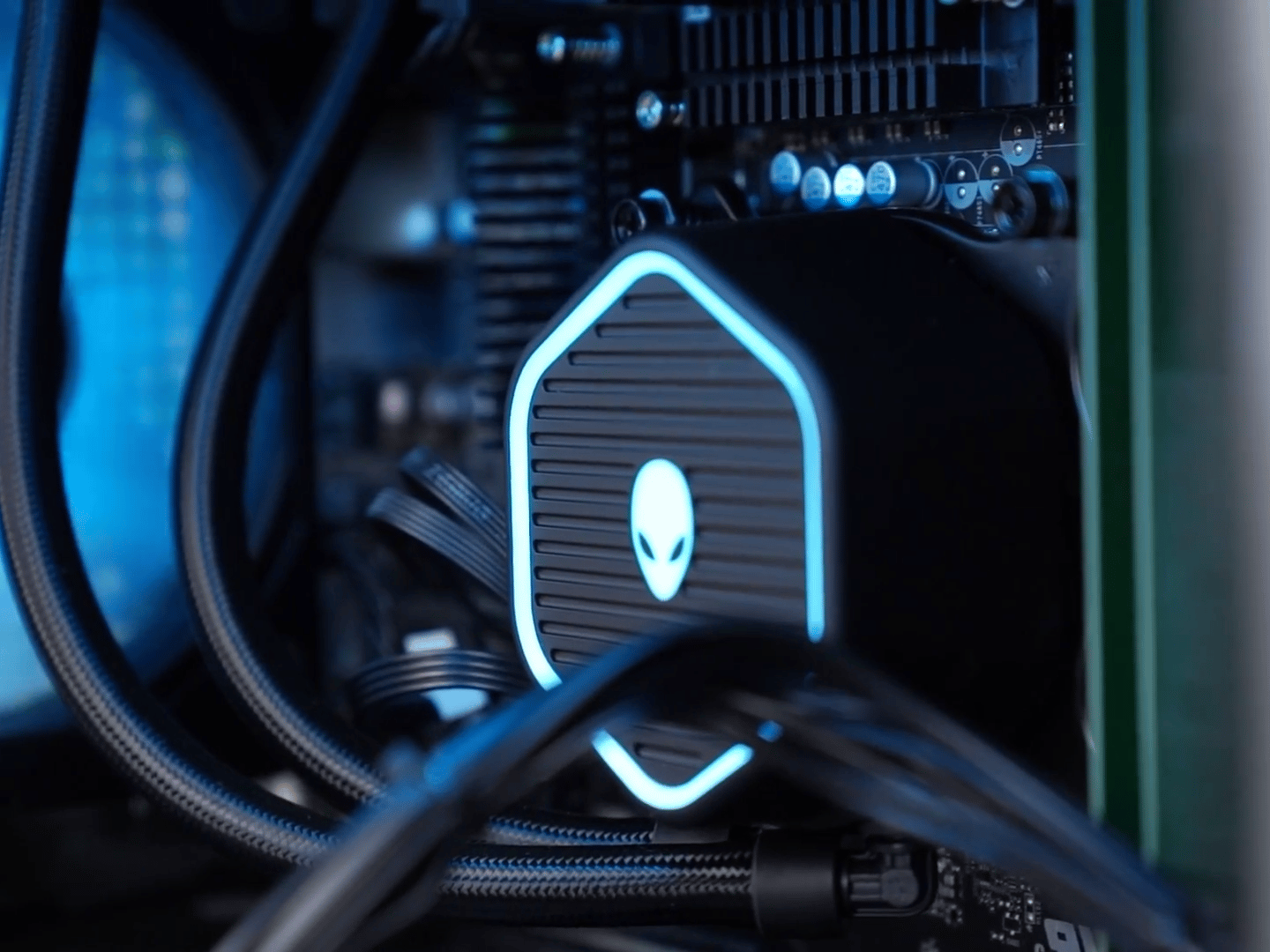 Gaming PC | RTX 4080 | I7 13700KF | 16 GB DDR5 | 1TBSSD + 4TB HDD