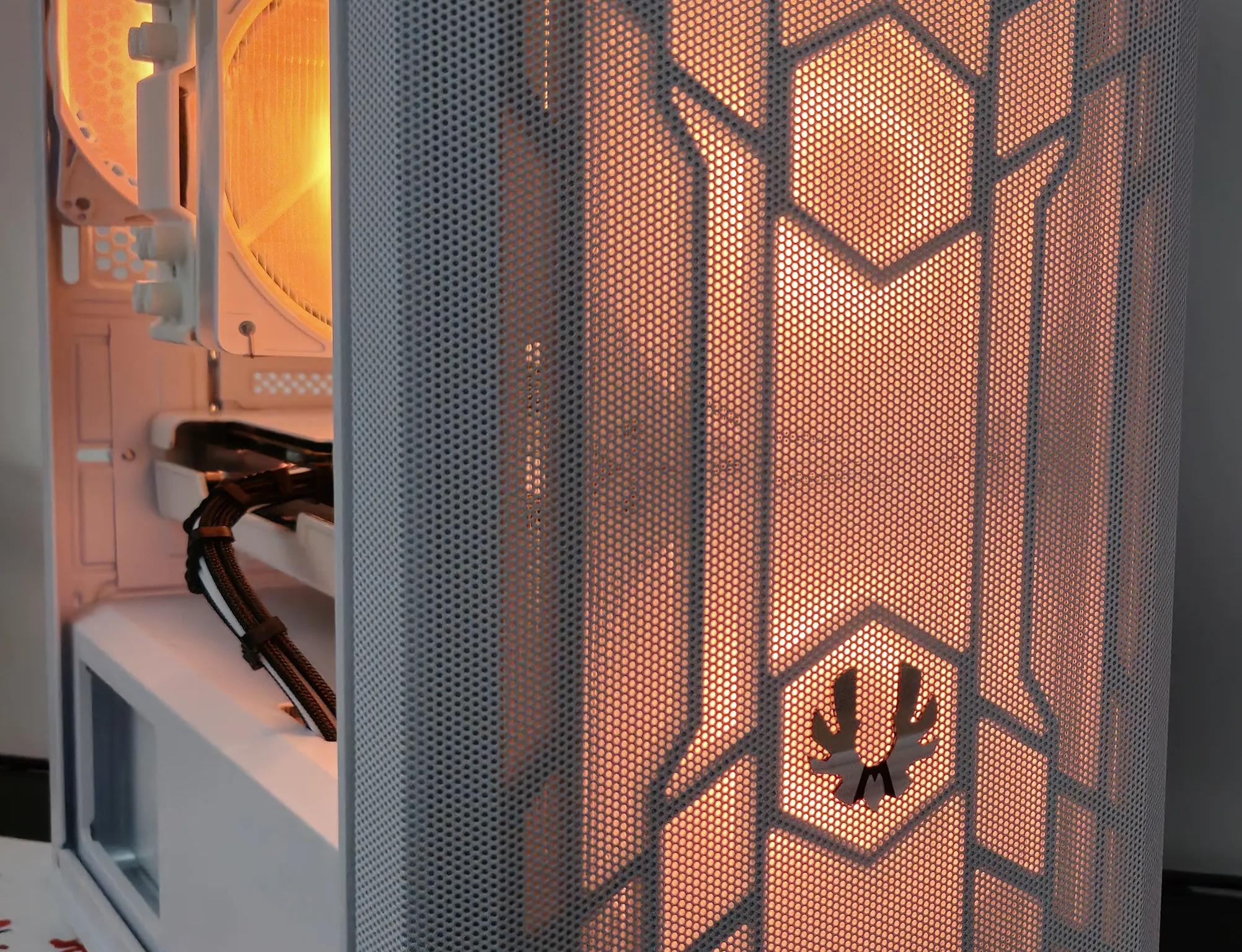 Frosty mini Mesh PC Ryzen 5 5600x / 16GB DDR4 / 1TB SSD/ RX6600 8GB