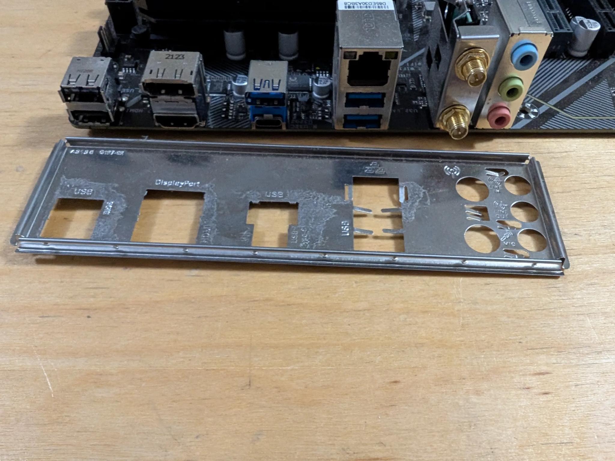 *READ* Gigabyte B560 AC ATX motherboard