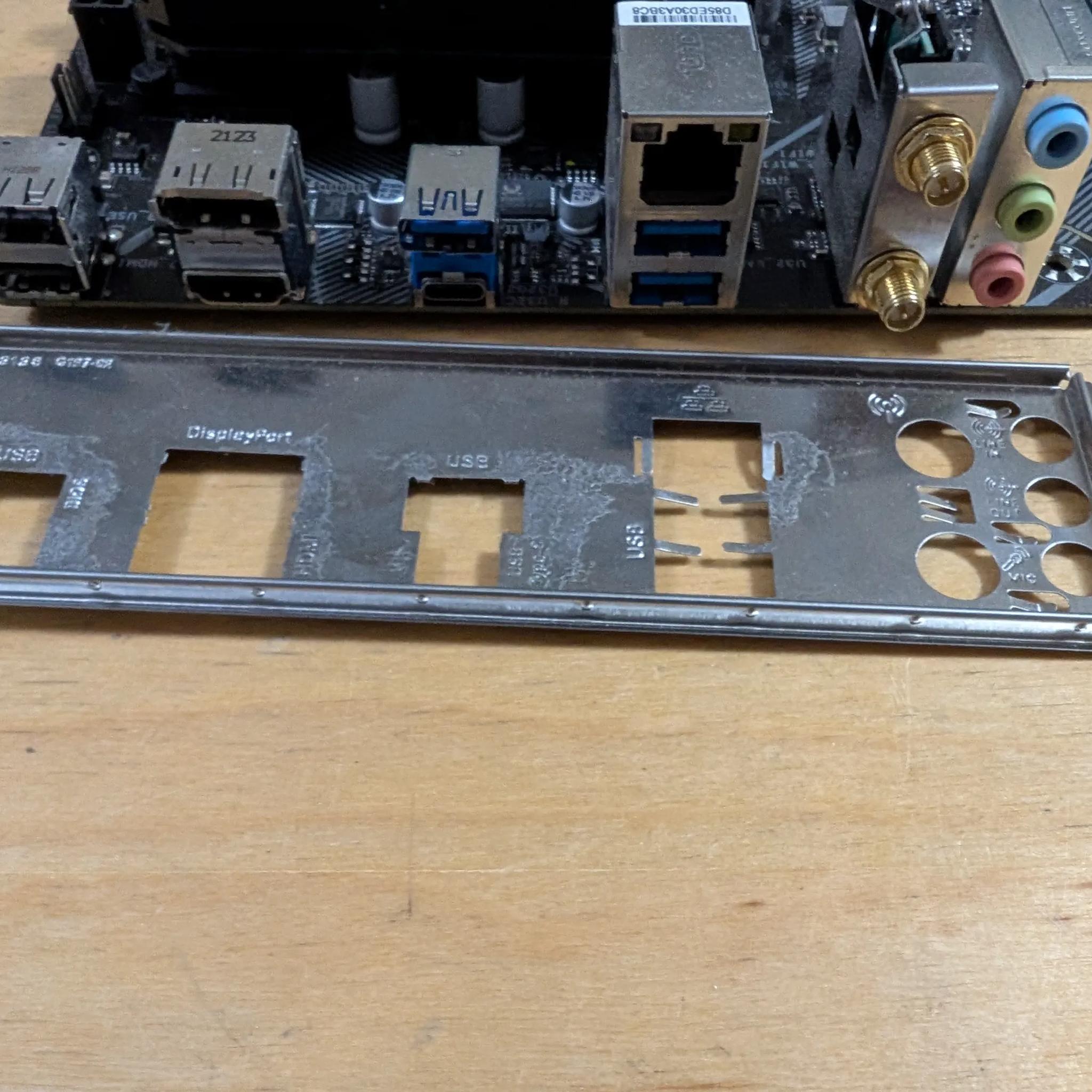 *READ* Gigabyte B560 AC ATX motherboard