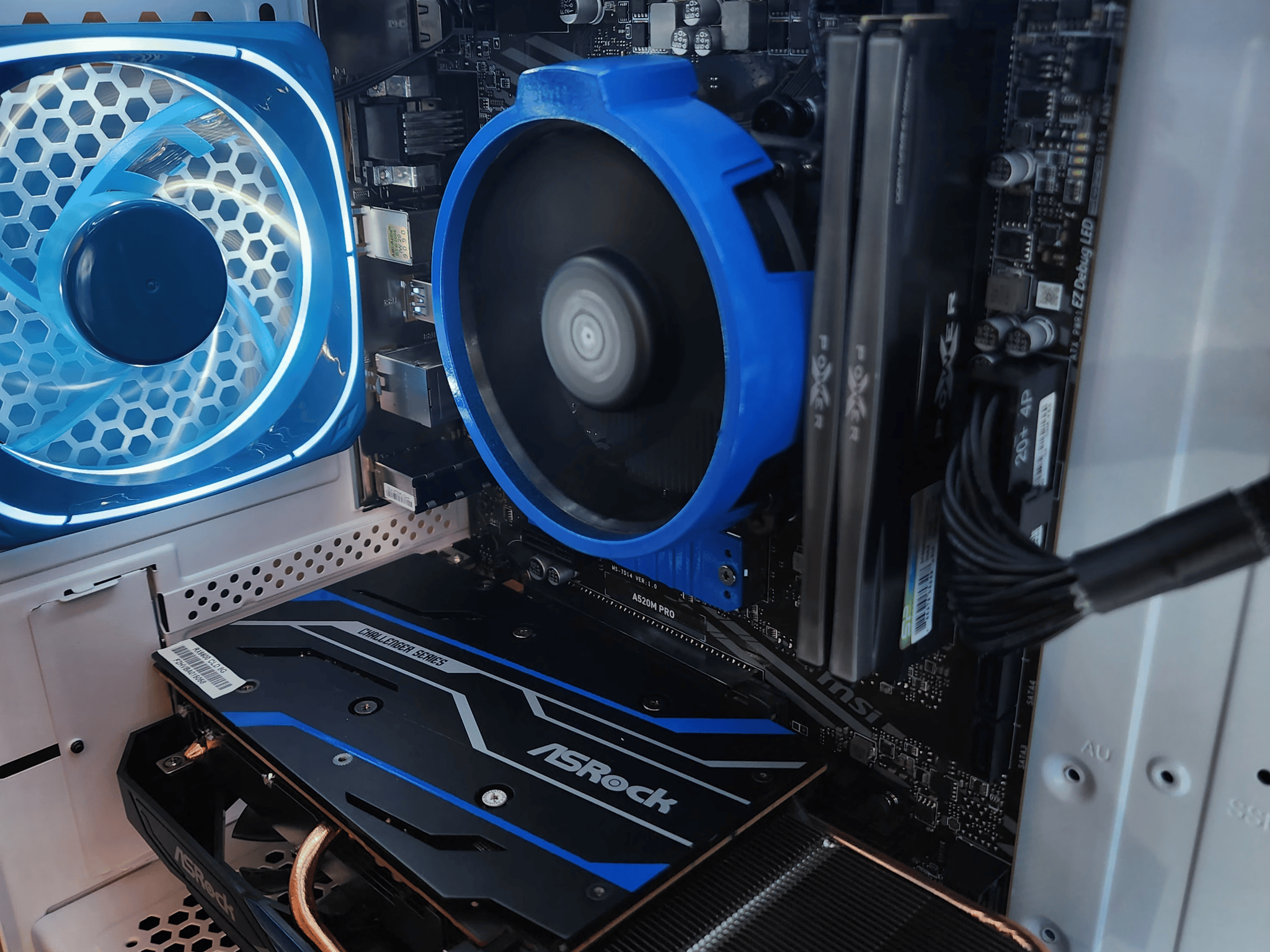 🤍🥶🤍 AMD Ryzen 5 3500X // ASRock Radeon RX 6600 8GB // Silicon Power Zenith 16GB 3200MHz