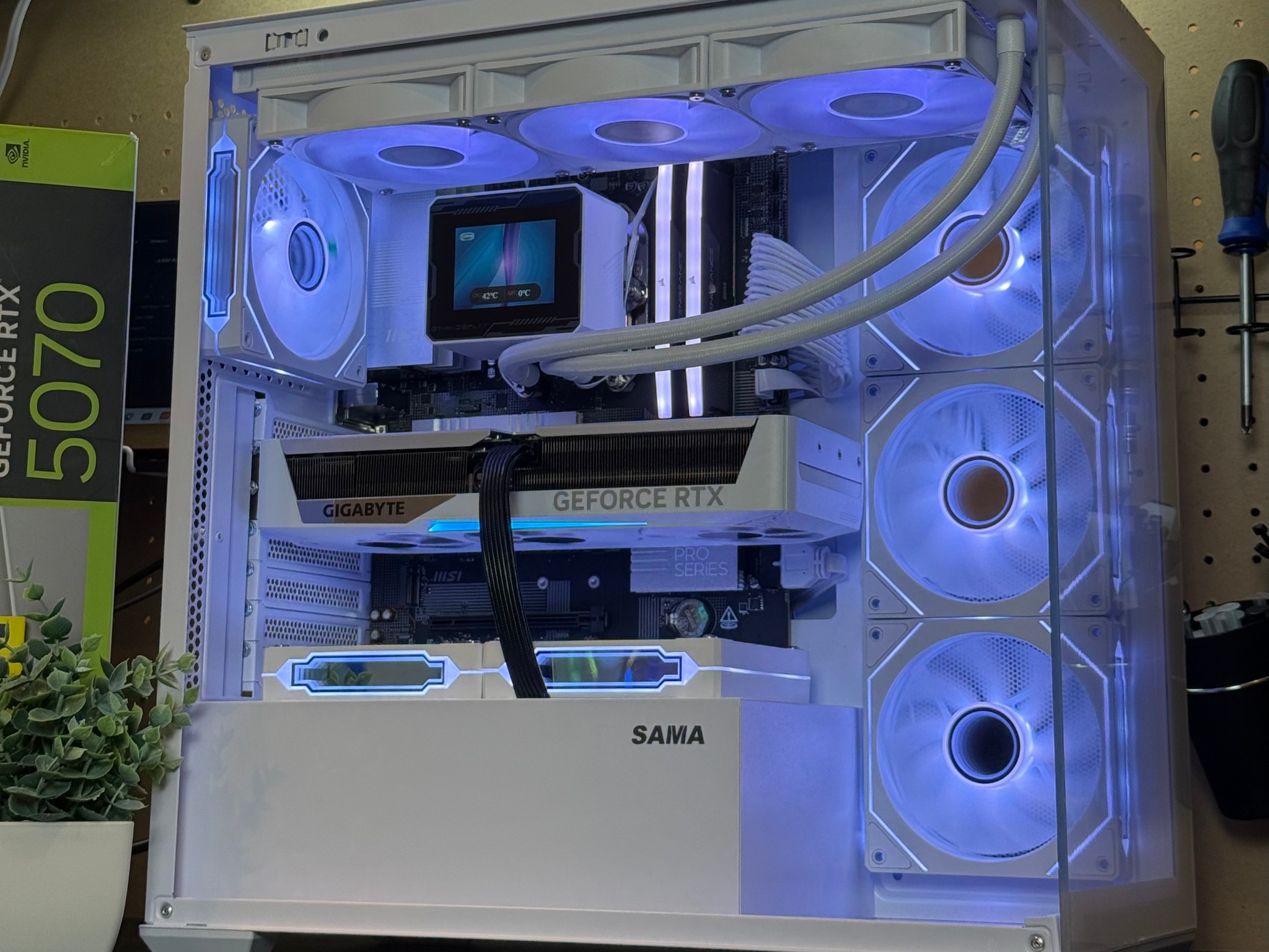 ❄️ WHITEOUT All White Gaming PC | RTX 5070 | Ryzen 7 7700 | 32GB DRR5 RAM | 1TB | Windows 11