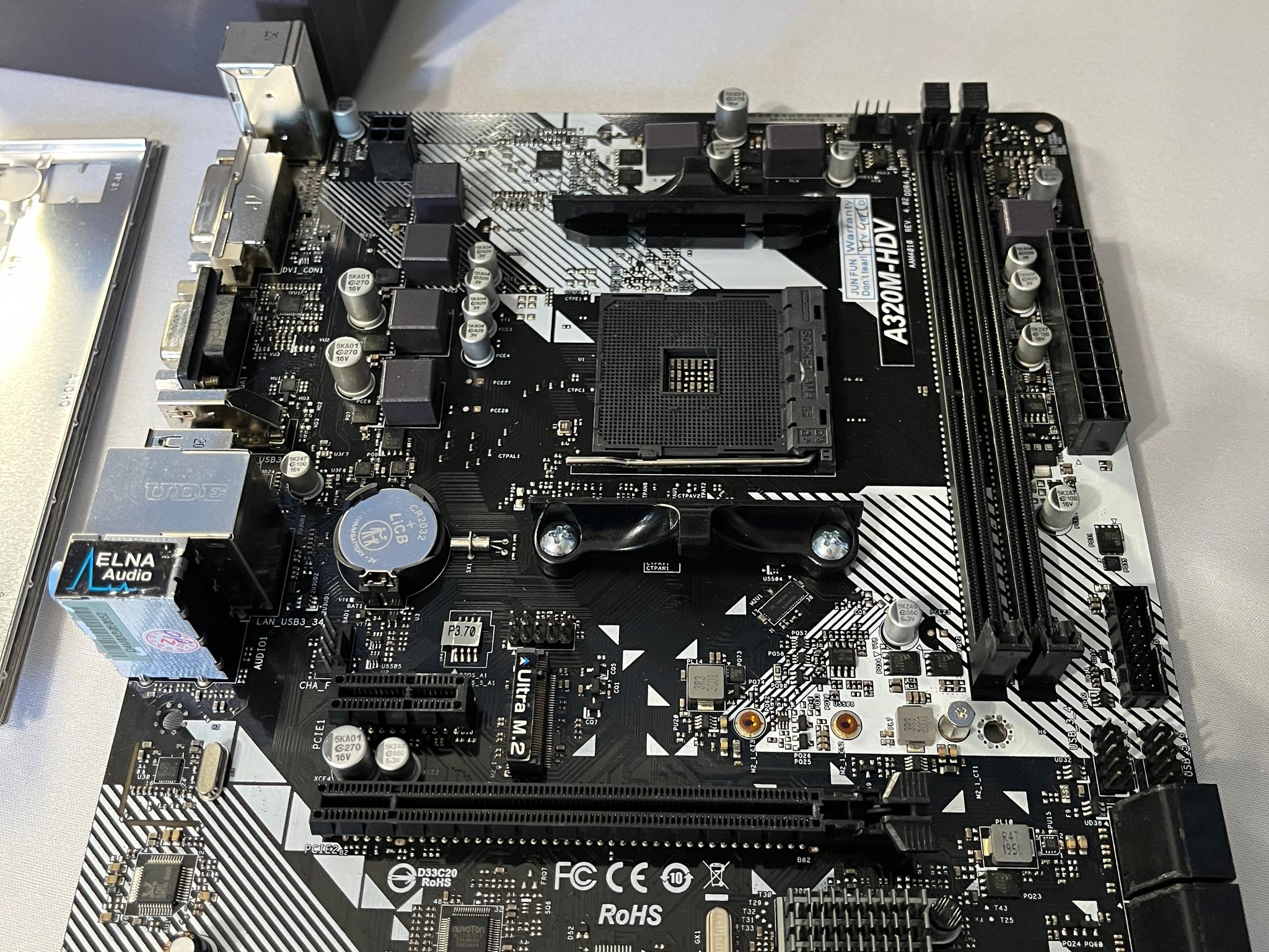 Combo! ASROCK A320M-HDV, CPU Cooler, Sata Cable