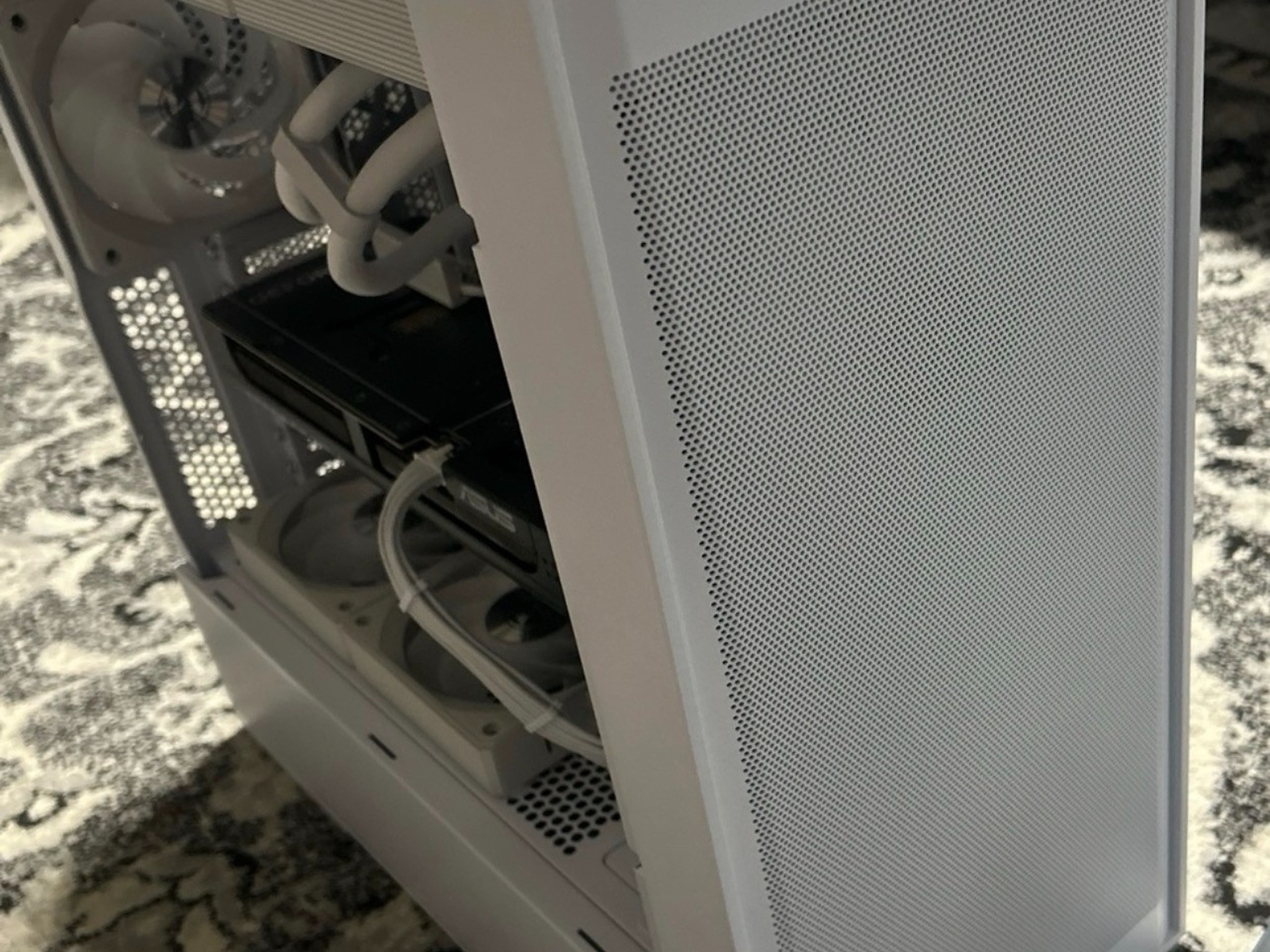 Gaming PC Setup - Ryzen 7 9800X3D / RTX 5070 Ti 16GB / 32GB DDR5 / 3.25TB SSD / Full Peripherals
