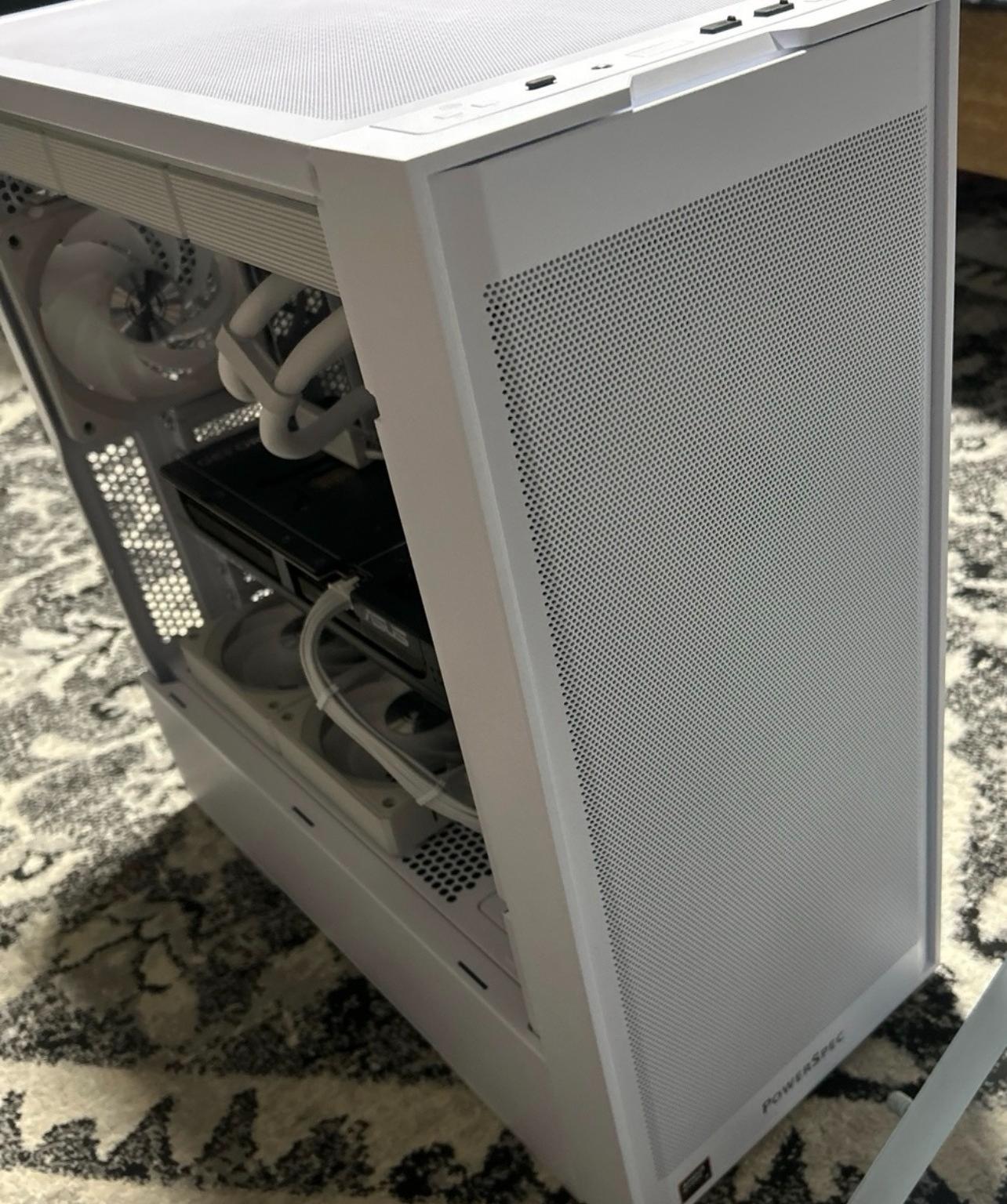 Gaming PC Setup - Ryzen 7 9800X3D / RTX 5070 Ti 16GB / 32GB DDR5 / 3.25TB SSD / Full Peripherals