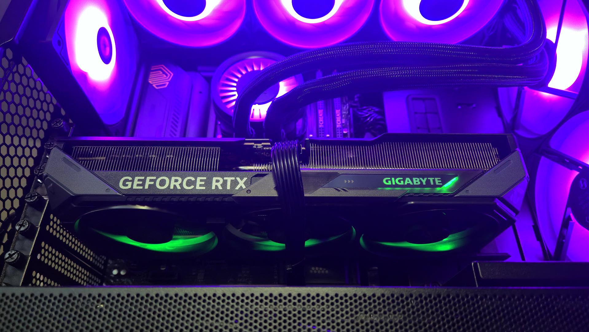 270K Plus - RTX 5070 OC - 32GB DDR5 6000 - 2TB Gen4 NVMe - Liquid Freezer AIO - Custom