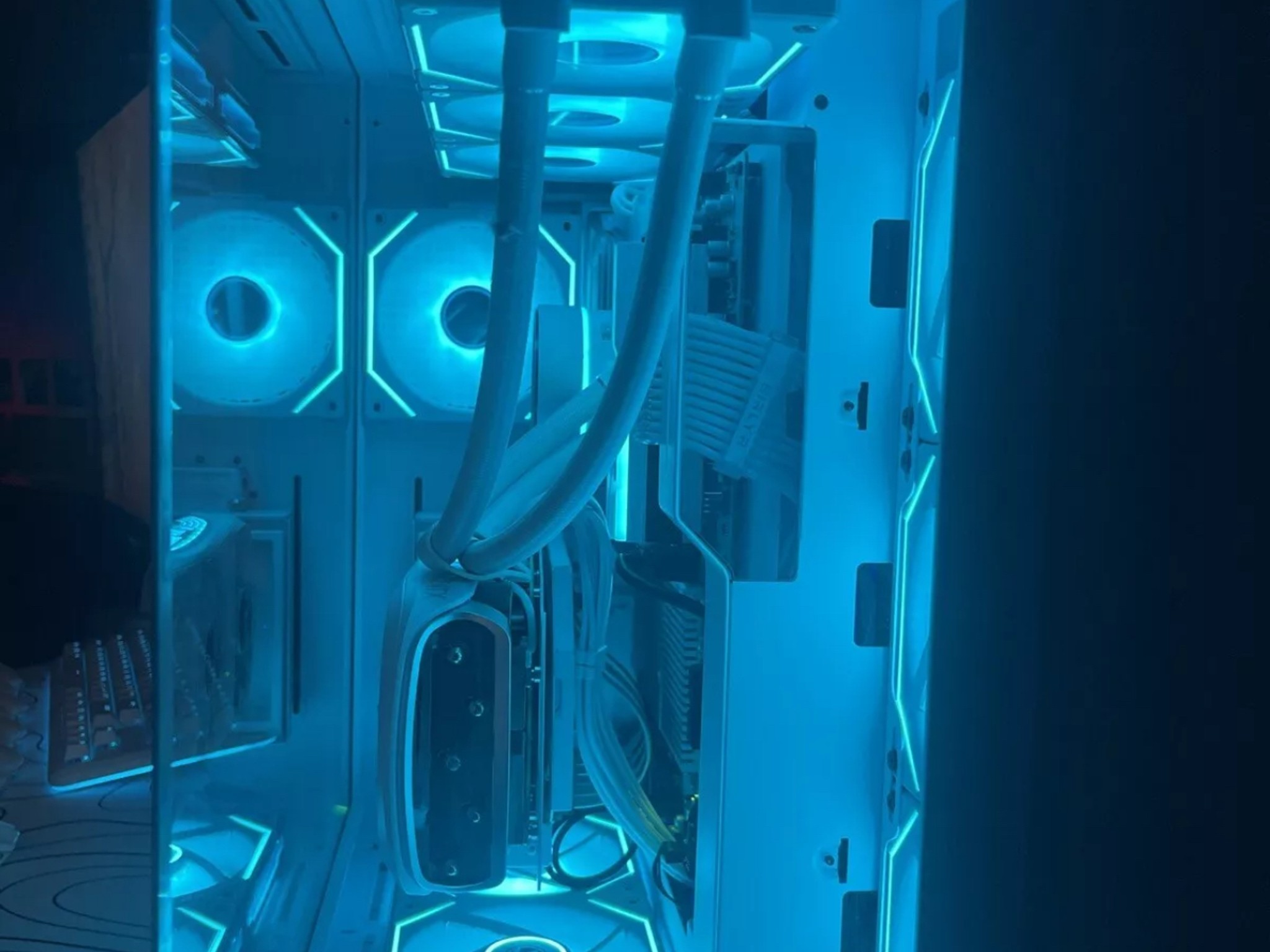 CUSTOM ALL WHITE GAMING PC