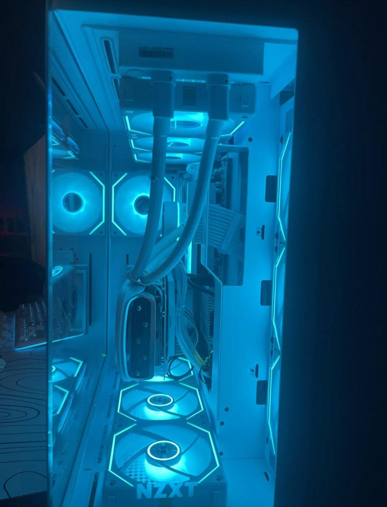 CUSTOM ALL WHITE GAMING PC