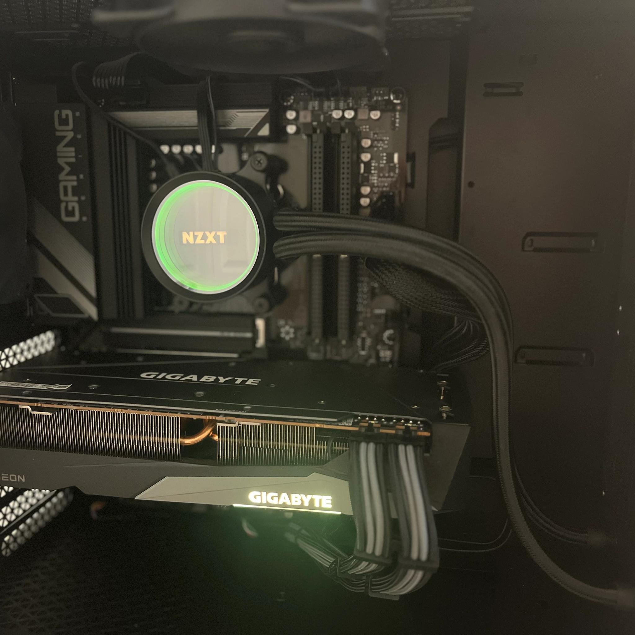 Custom Gaming PC - with free activated Windows 11 Pro