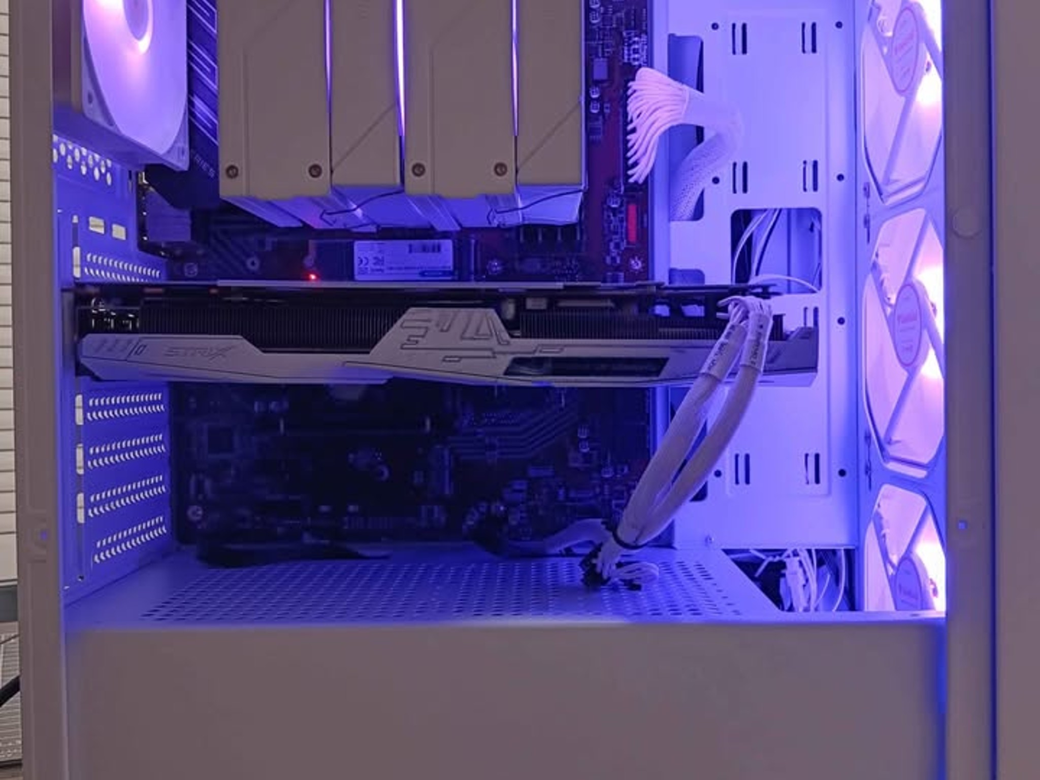 White Gaming PC | Ryzen 5 3500 | NVIDIA GTX1070 | 32GB DDR4 RAM | 2.25TB Storage | WIFI | WINDOWS 10