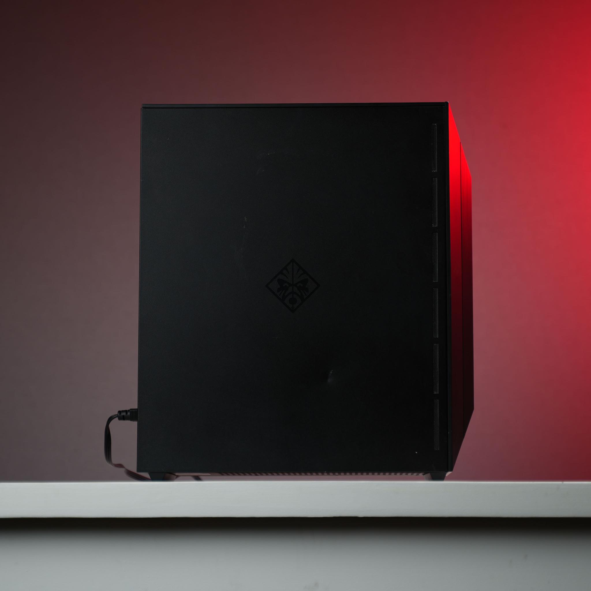 \ LF-00 / RTX 2060 Super Ryzen 7 3700X 16GB 1.3TB Windows 11 Gaming PC Powerhouse