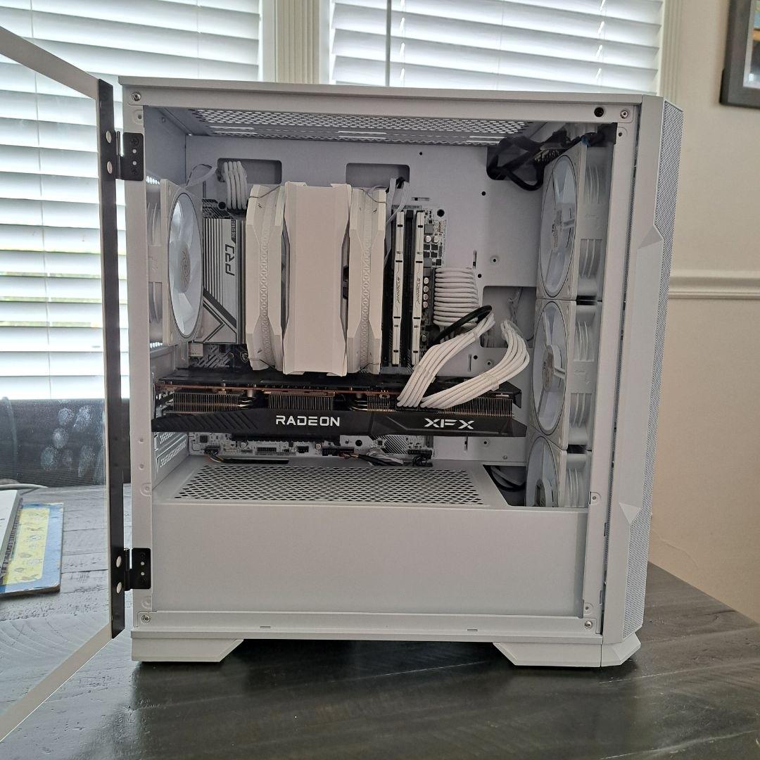|🚀The Leviathan🚀| | RX 6700XT & Ryzen 5700x |
