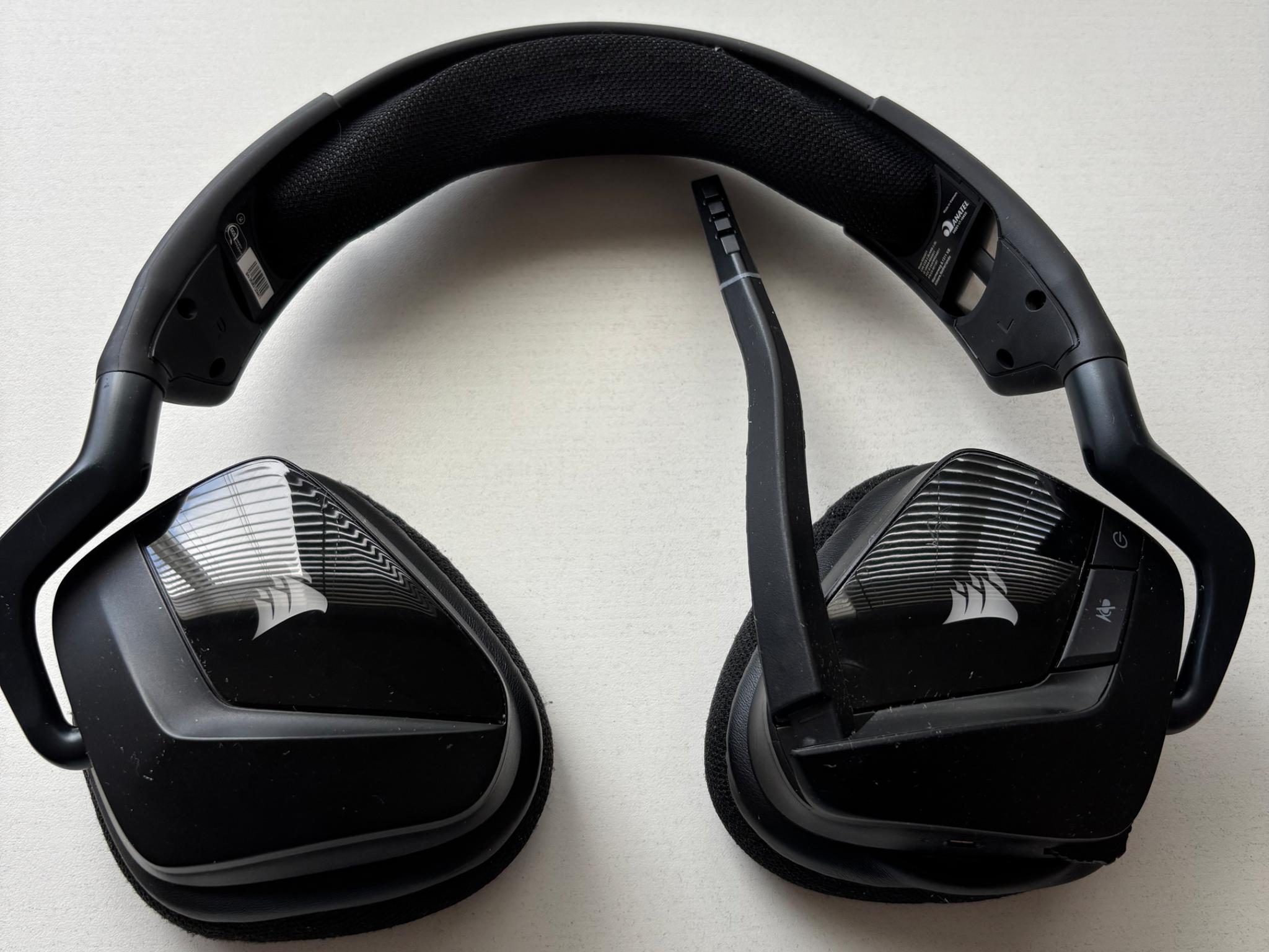 Corsair Void RGB Elite Wireless Headset + free Gaming one-handed keyboard