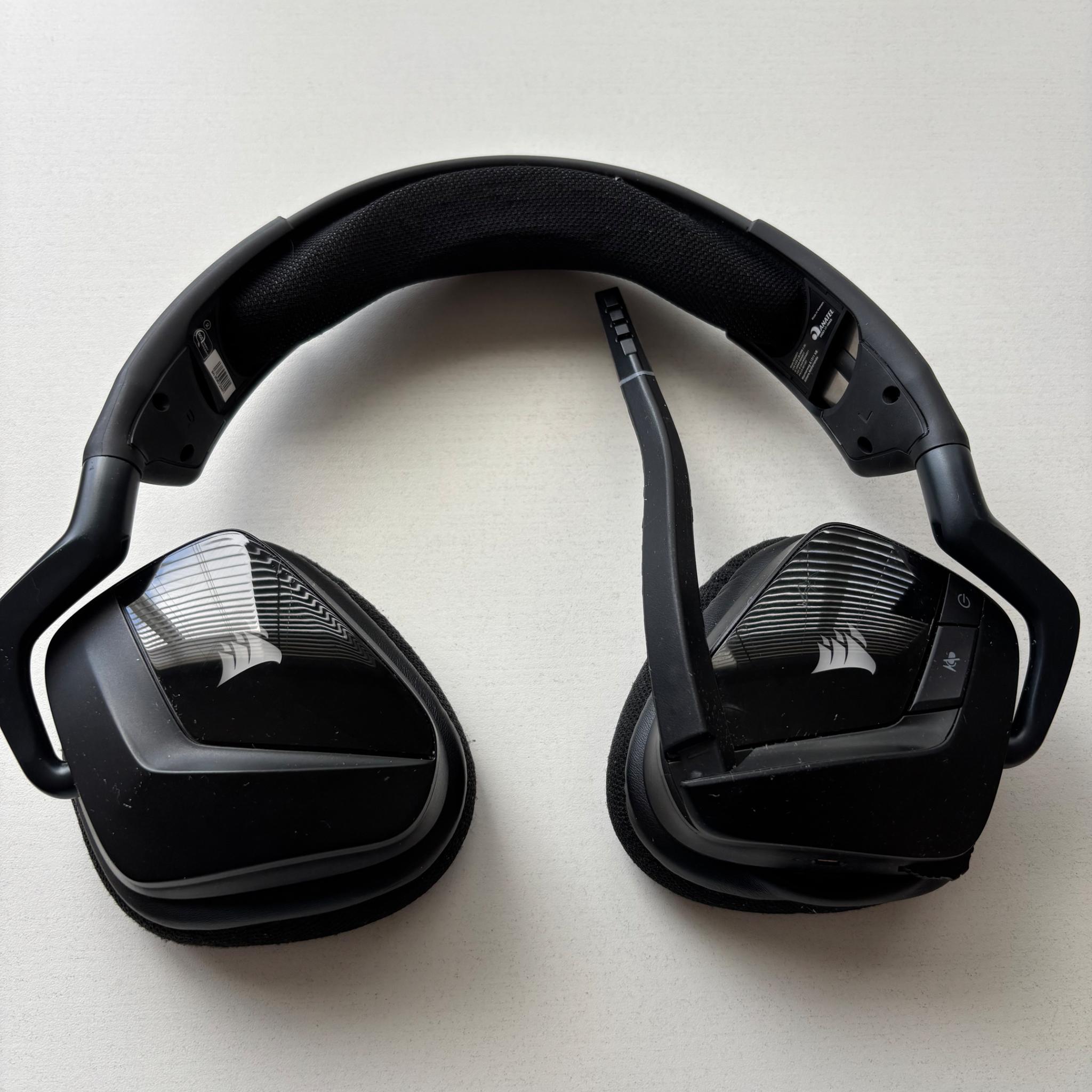 Corsair Void RGB Elite Wireless Headset + free Gaming one-handed keyboard