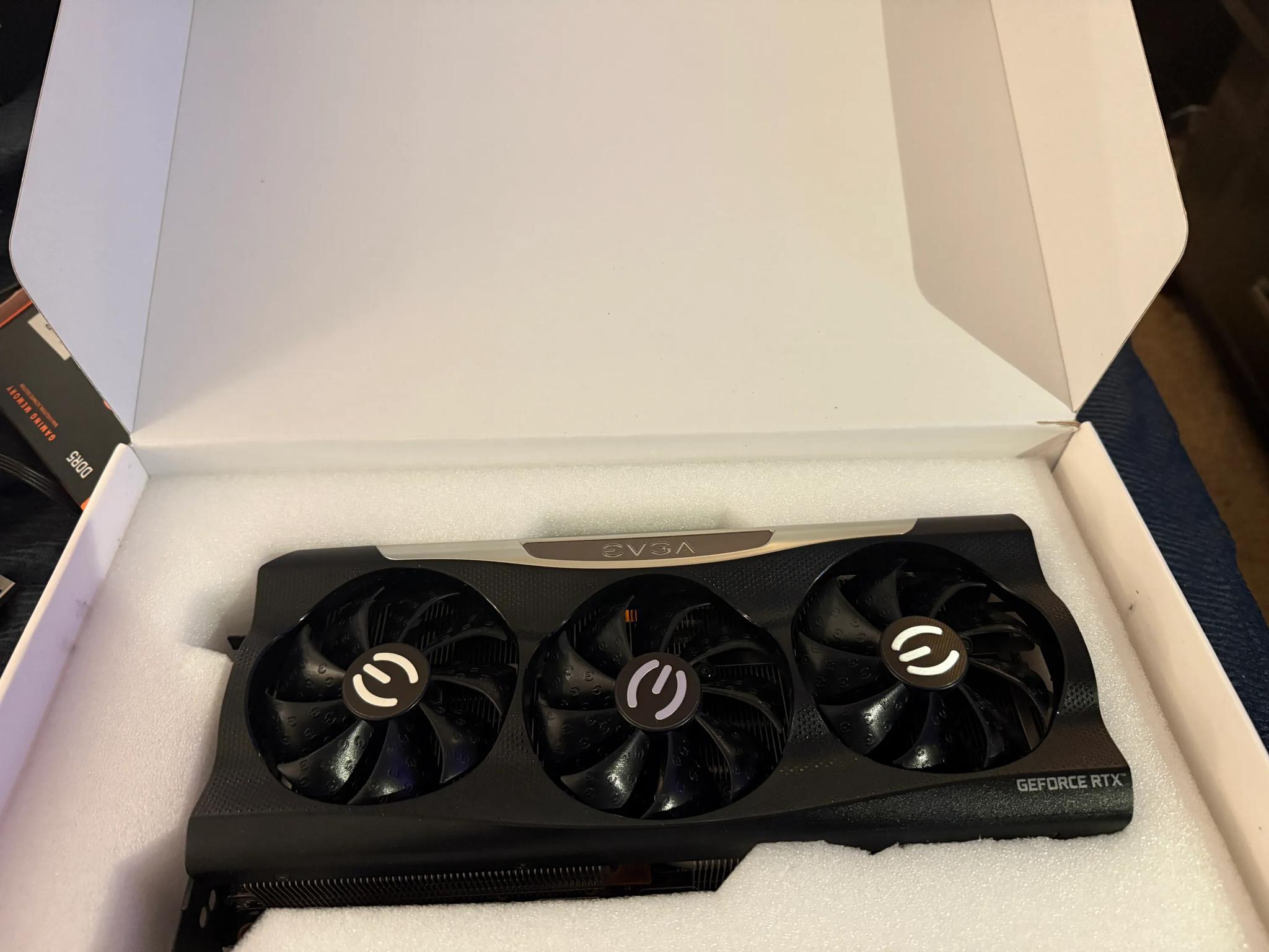 E.V.G.A NVIDIA RTX 3090 FTW3 24GB DDR6X RUNS LIKE A DREAM