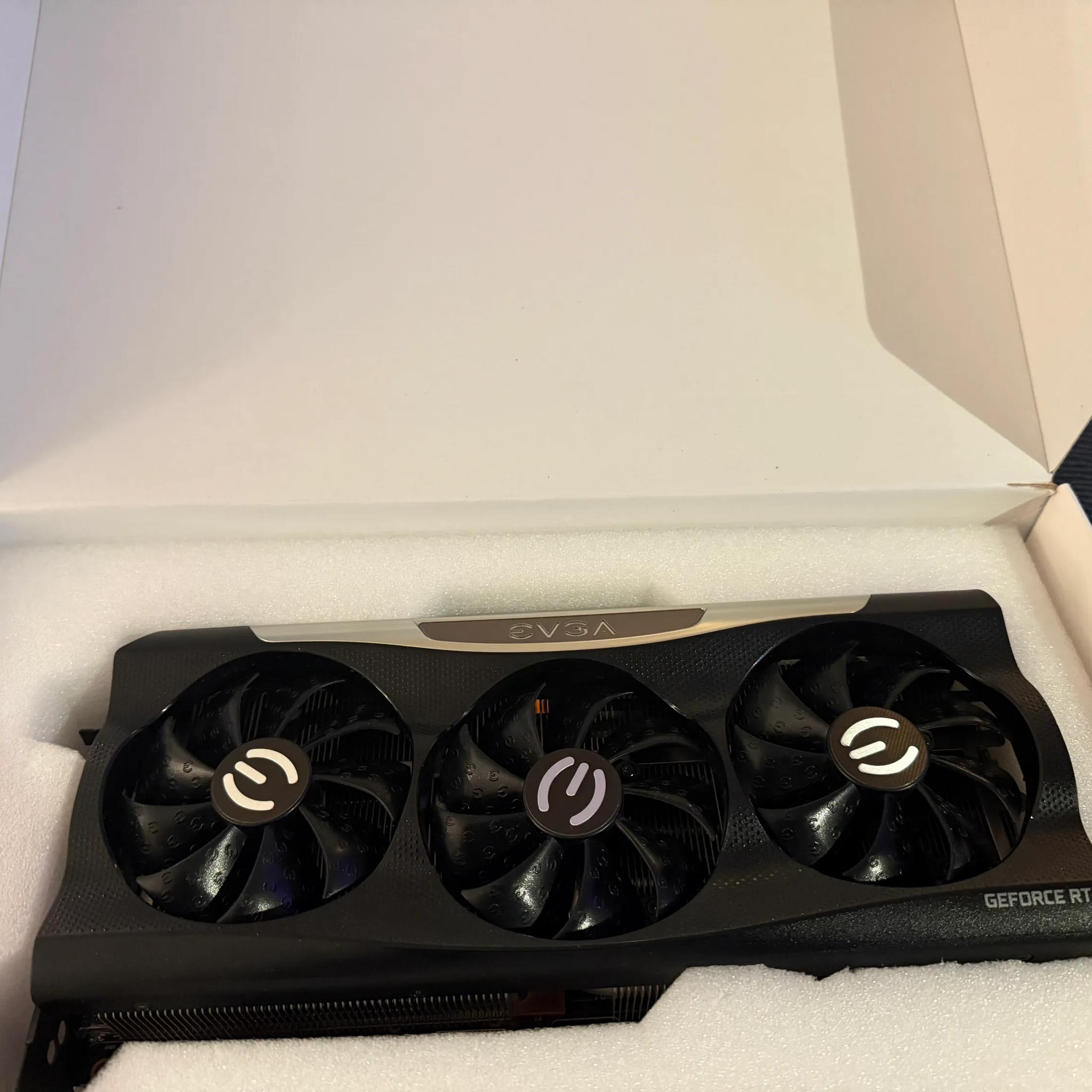 E.V.G.A NVIDIA RTX 3090 FTW3 24GB DDR6X RUNS LIKE A DREAM