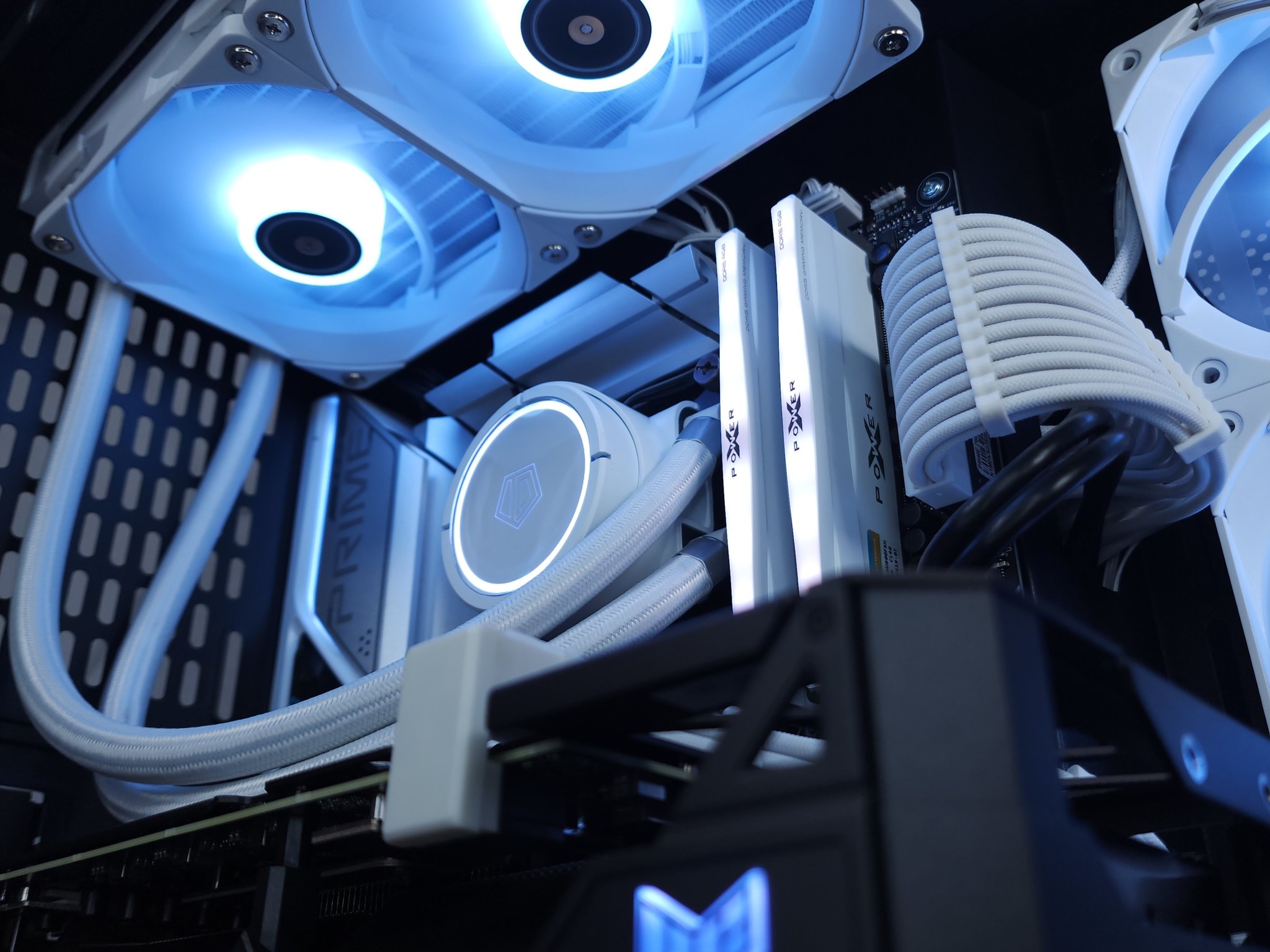 💙🤍RTX 4070 | Core i5 12600K | 32GB 6000MHz | 1TB NVMe SSD