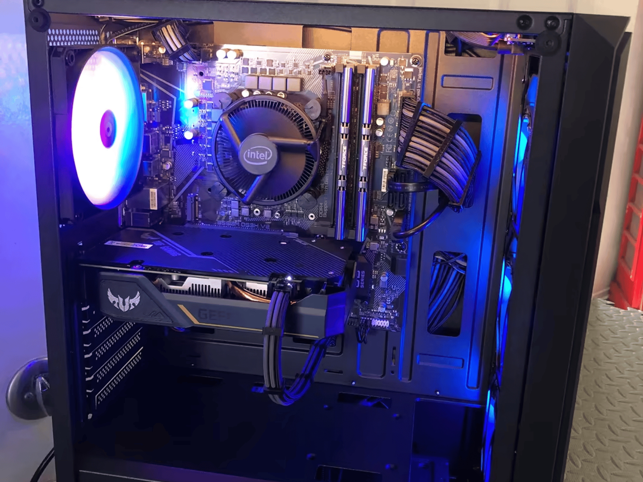 Awesome Gaming PC i3-10105 + GTX 1650