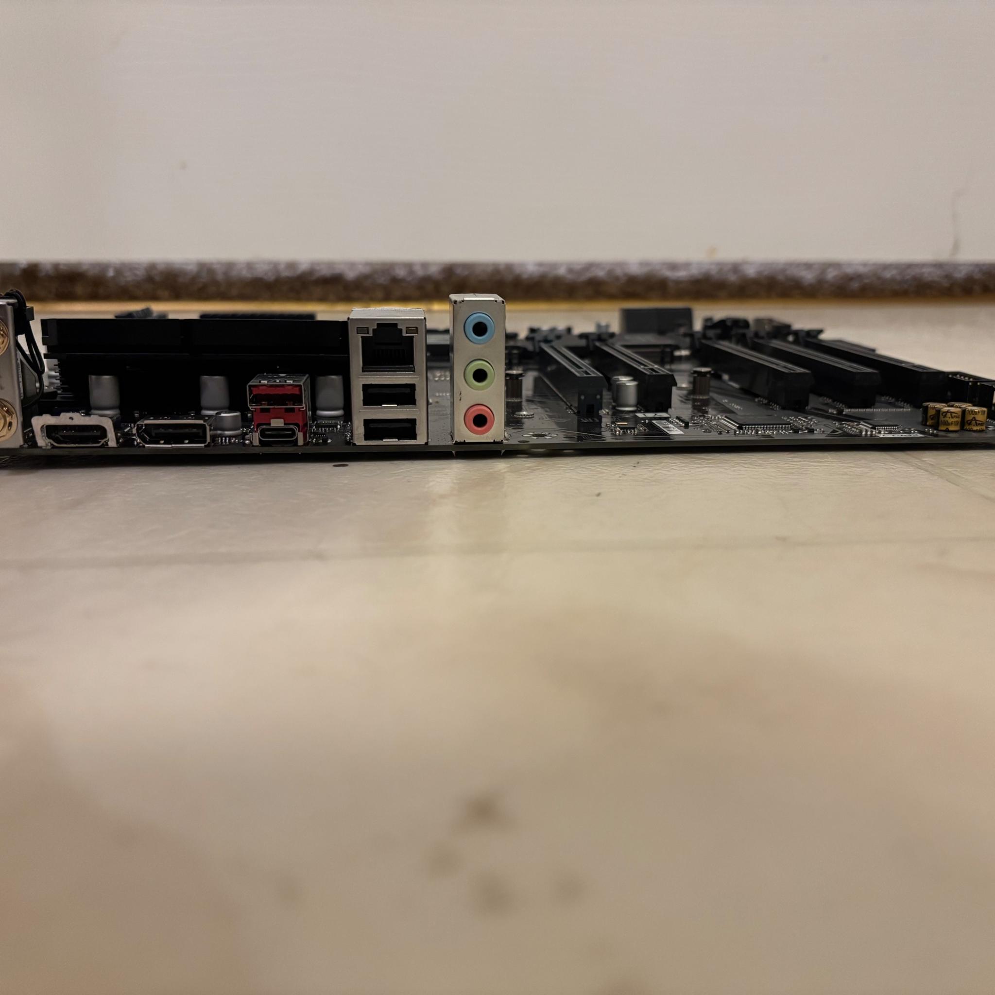 GIGABYTE B660 DS3H AC DDR4 (LGA 1700/ Intel/B660/ATX/DDR4/ Dual M.2/ PCIe 4.0)