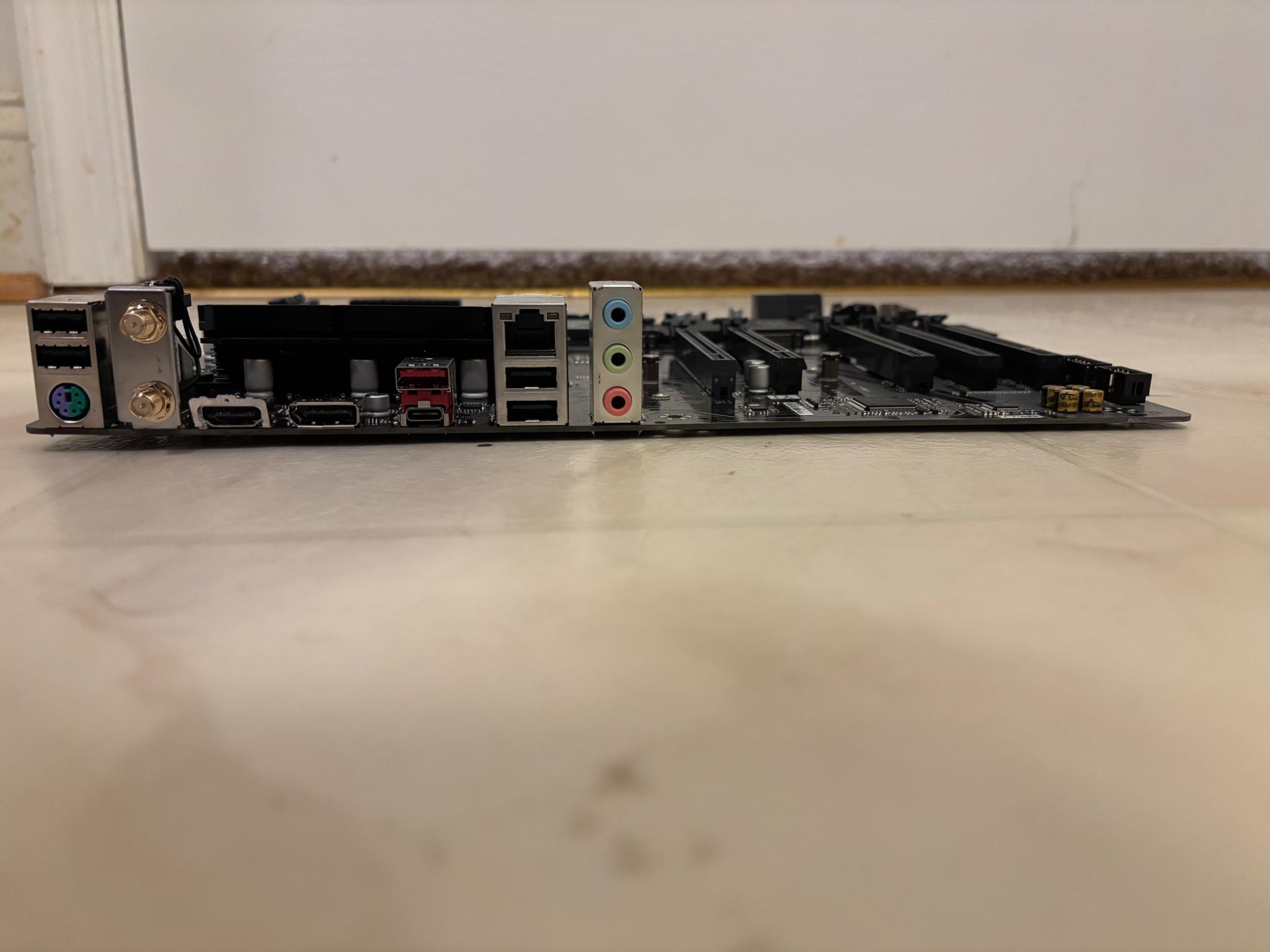 GIGABYTE B660 DS3H AC DDR4 (LGA 1700/ Intel/B660/ATX/DDR4/ Dual M.2/ PCIe 4.0)
