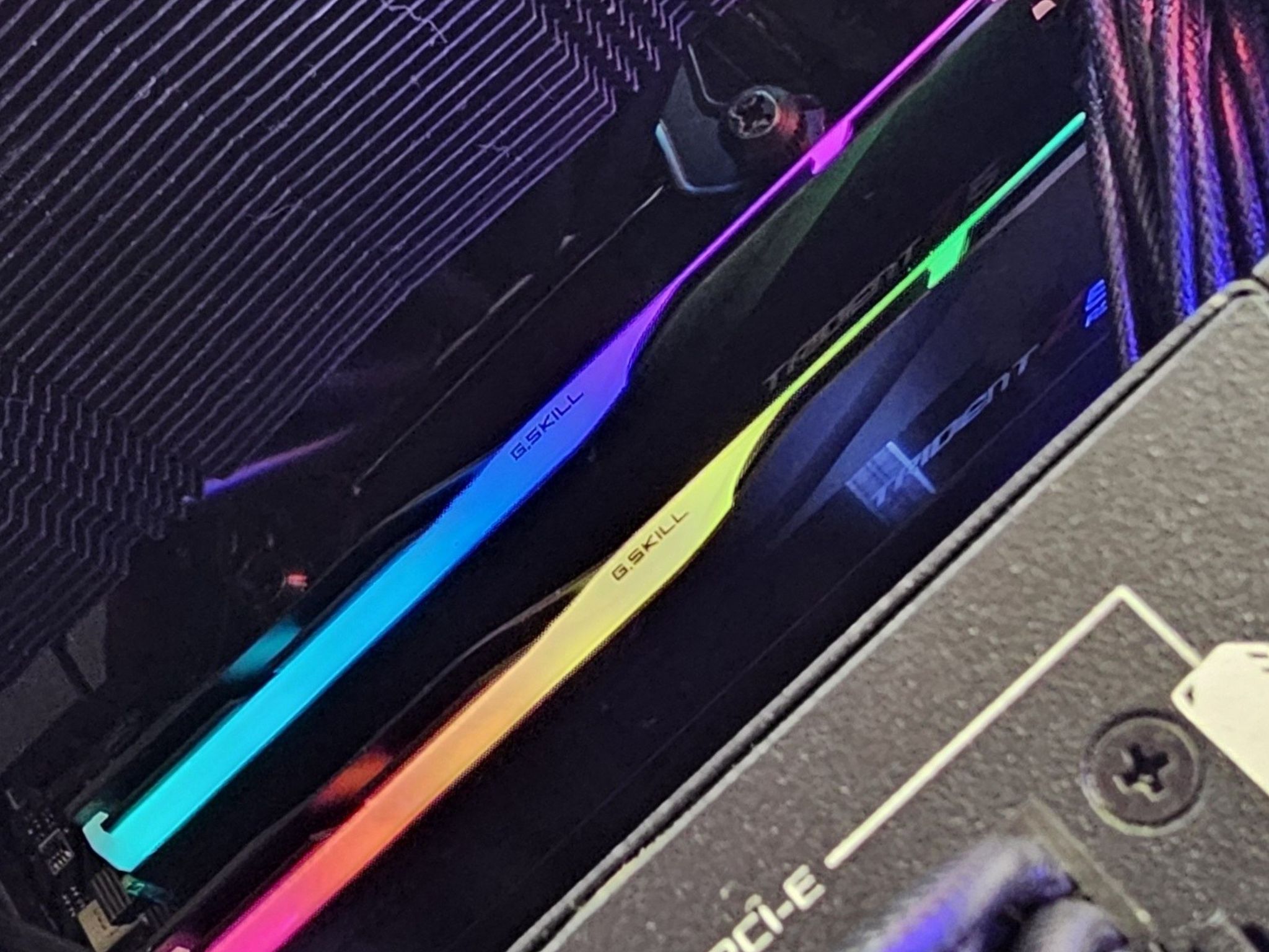 64GB DDR5 (2x32GB) CL32 6400MT/s G.Skill Trident Z5 RGB